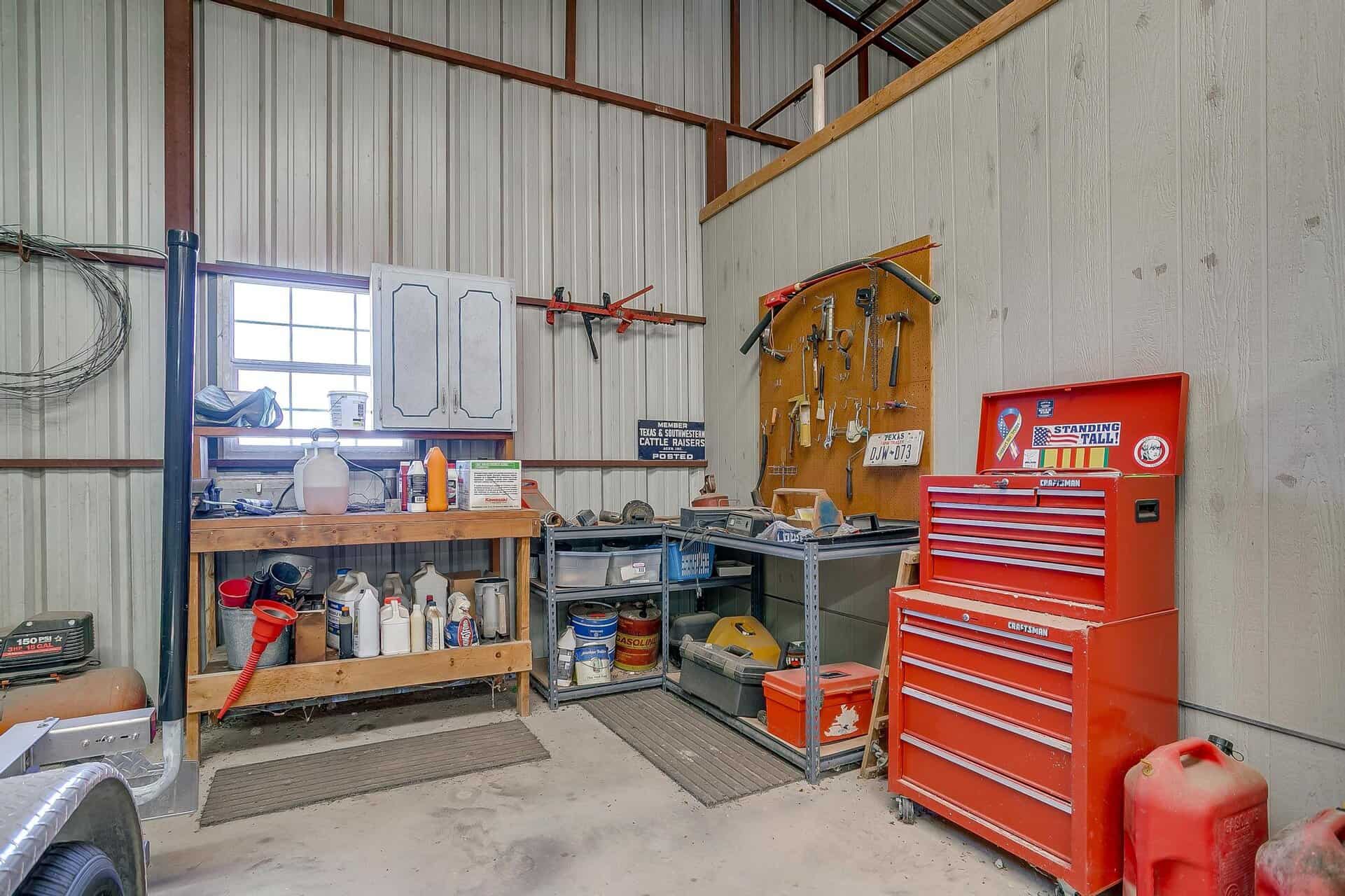 An image that shows 131 Private Rd 2549b (38 Of 79)