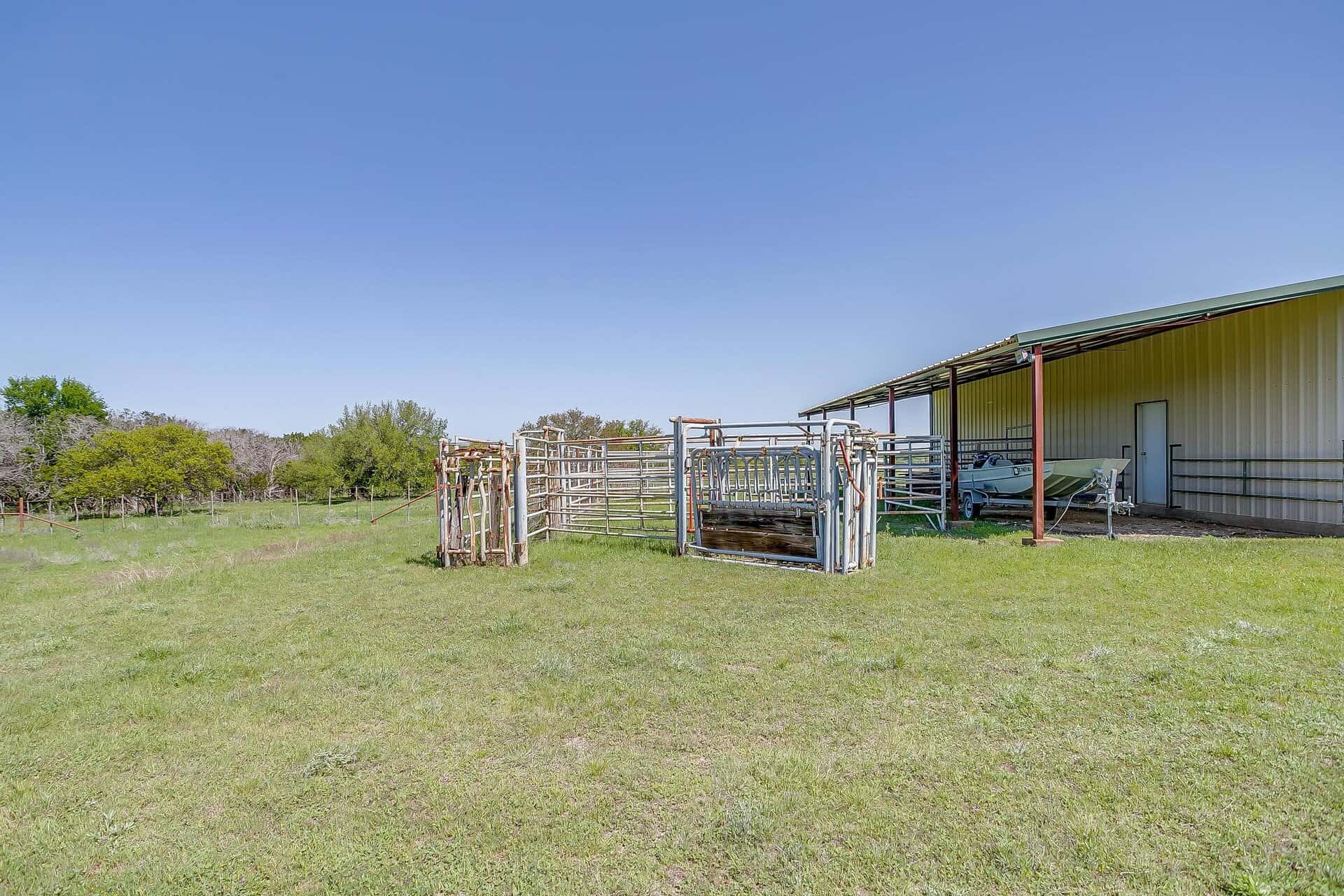 An image that shows 131 Private Rd 2549b (45 Of 79)