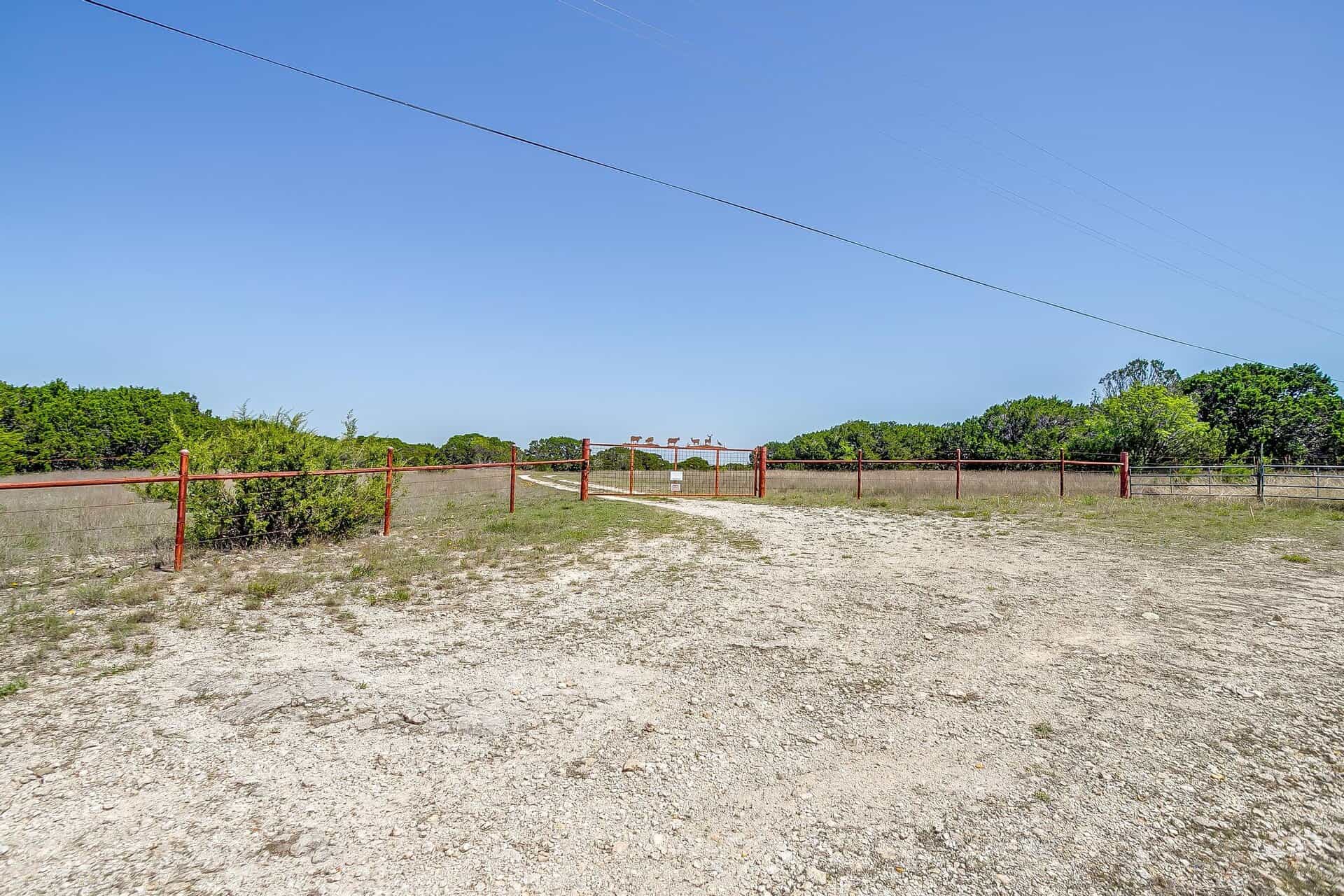 An image that shows 131 Private Rd 2549b (73 Of 79)
