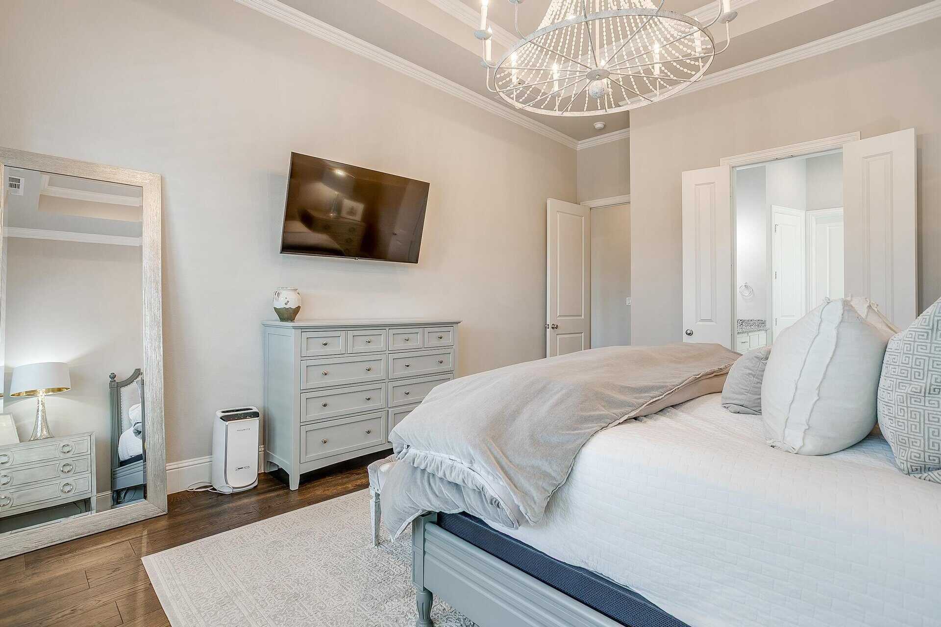 An image that shows 9026 Longmont Drive (27 Of 65)