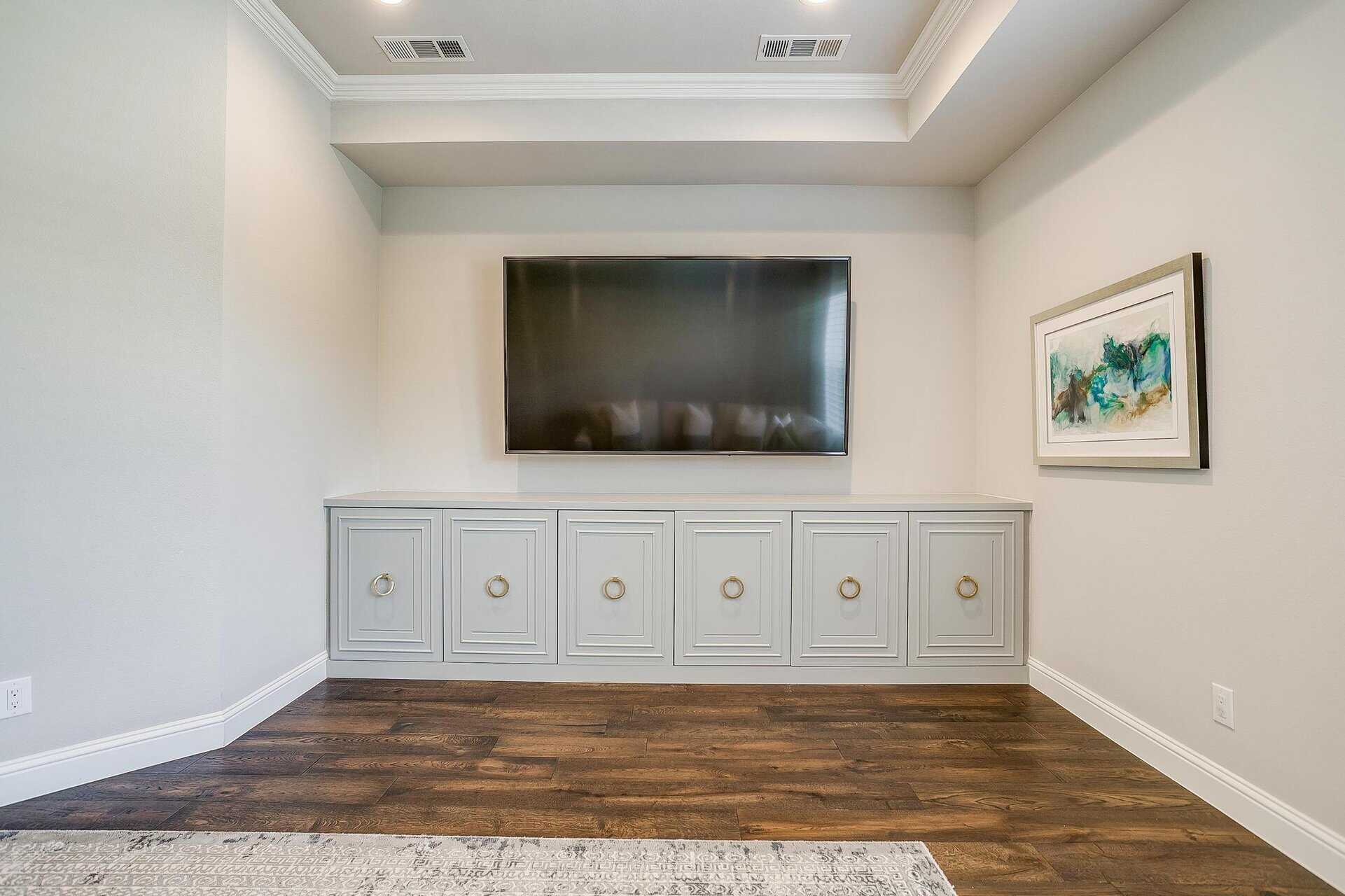 An image that shows 9026 Longmont Drive (40 Of 65)