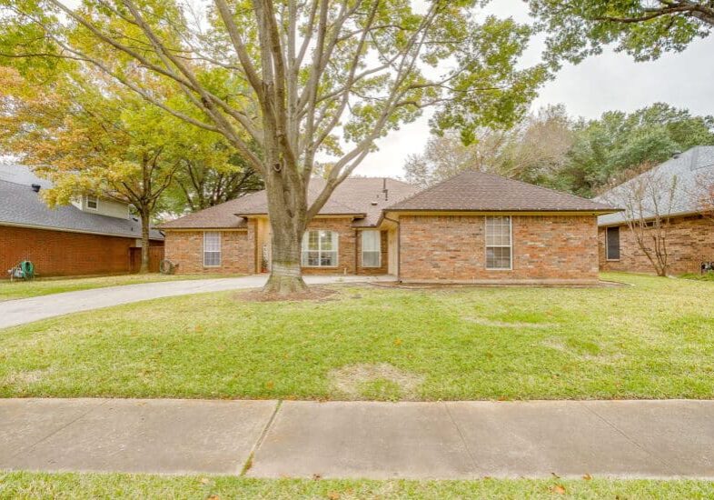 An image that shows 2637 Surrey Woods Rd (7 Of 19)