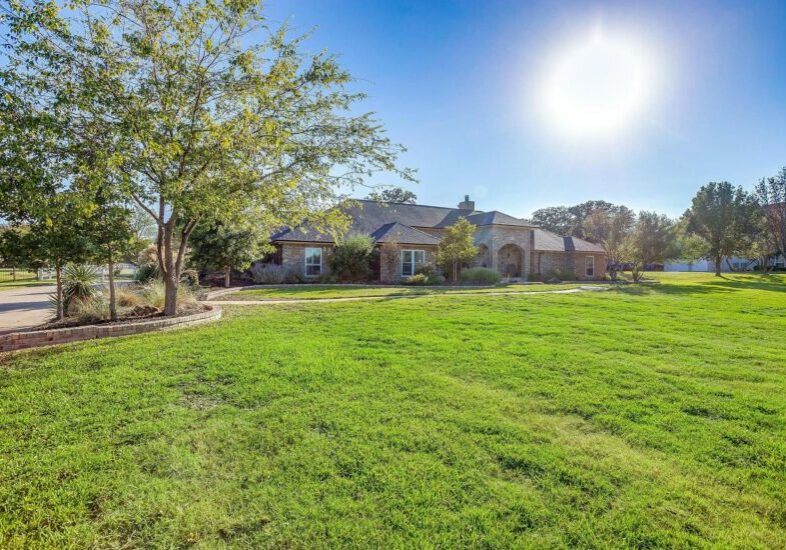 An image that shows 6070 Oak Hollow 1 Of 79 1
