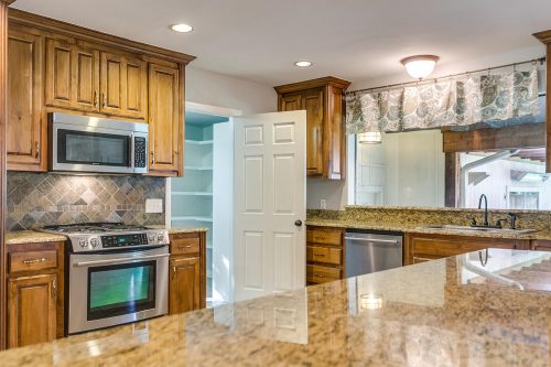 4132 Clayton Rd W. Fort Worth, Texas 76116 - LEAGUE Real Estate
