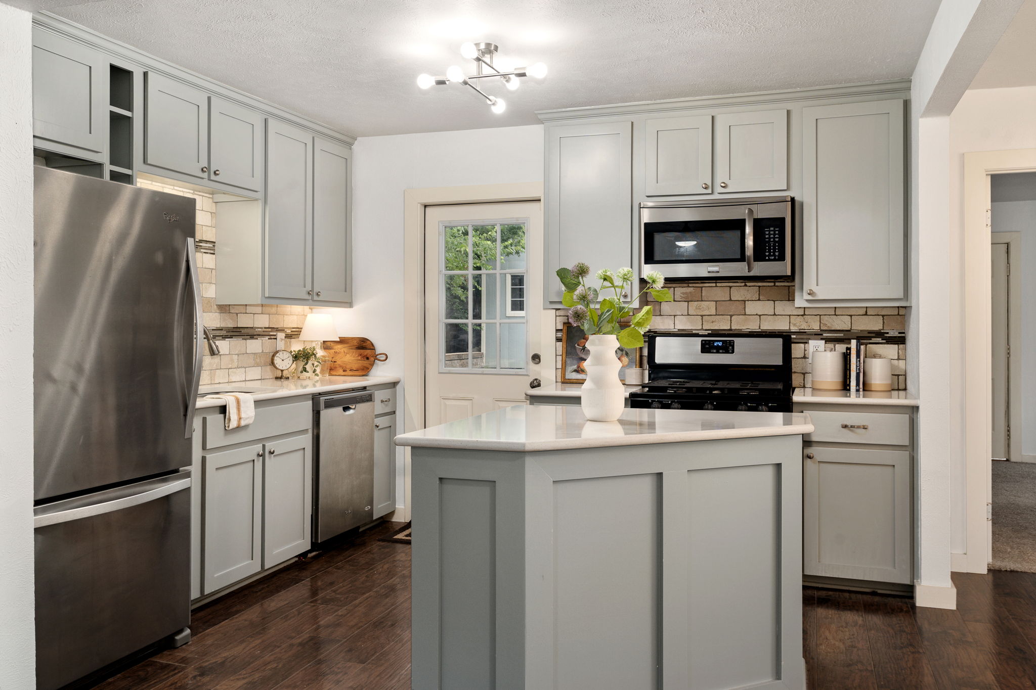 An image that shows 05 11 Web Or Mls 5016 Donnelly Ave 11