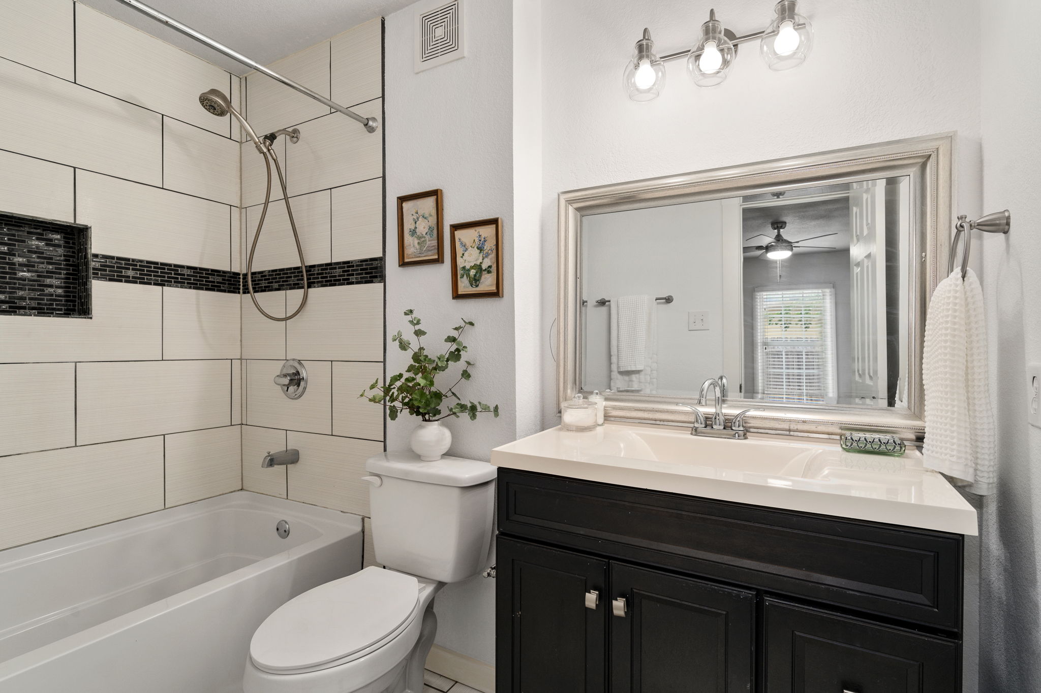 An image that shows 13 24 Web Or Mls 5016 Donnelly Ave 24