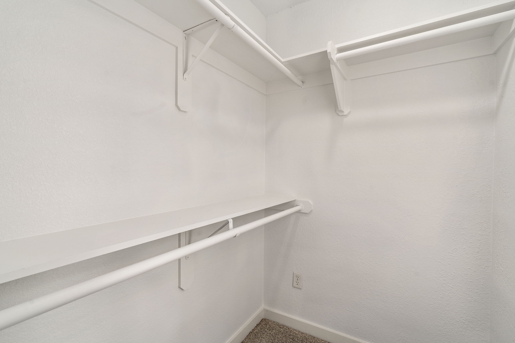 An image that shows 14 25 Web Or Mls 5016 Donnelly Ave 25