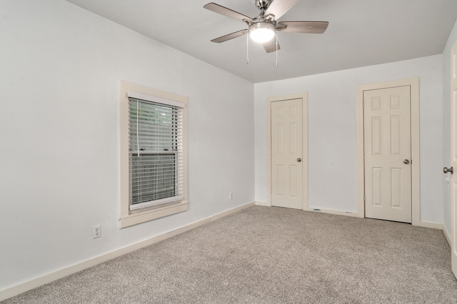 An image that shows 18 32 Web Or Mls 5016 Donnelly Ave 32