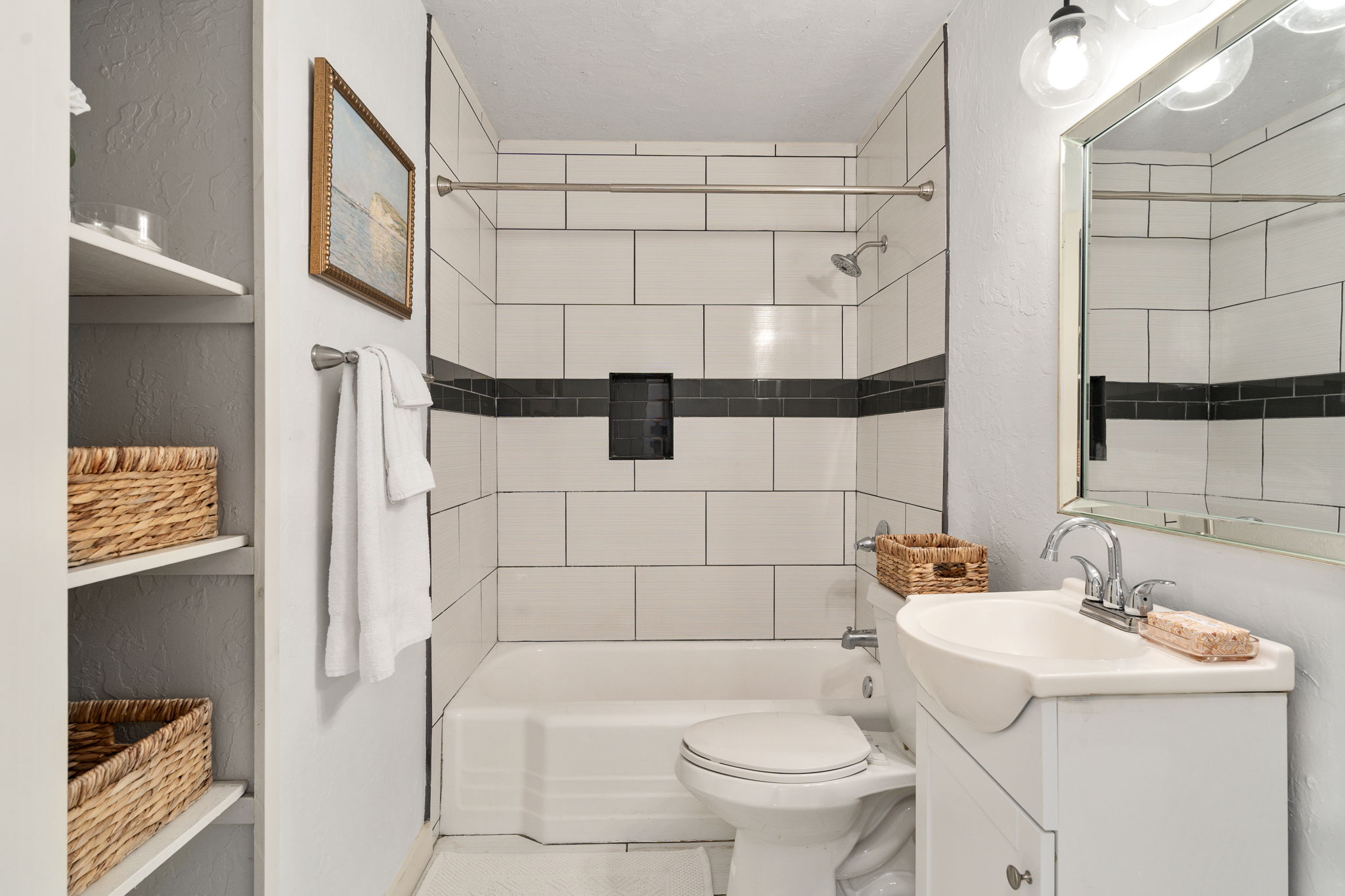 An image that shows 20 35 Web Or Mls 5016 Donnelly Ave 35
