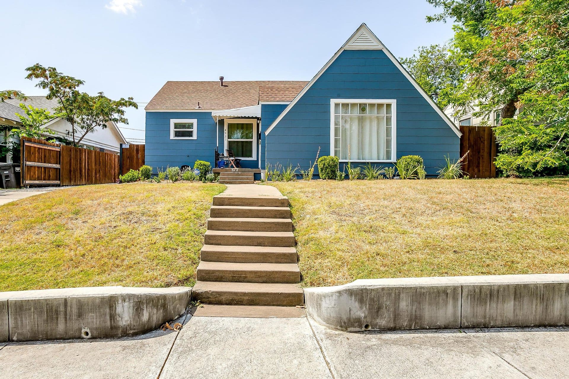 An image that shows 4931 Calmont (2 Of 12)