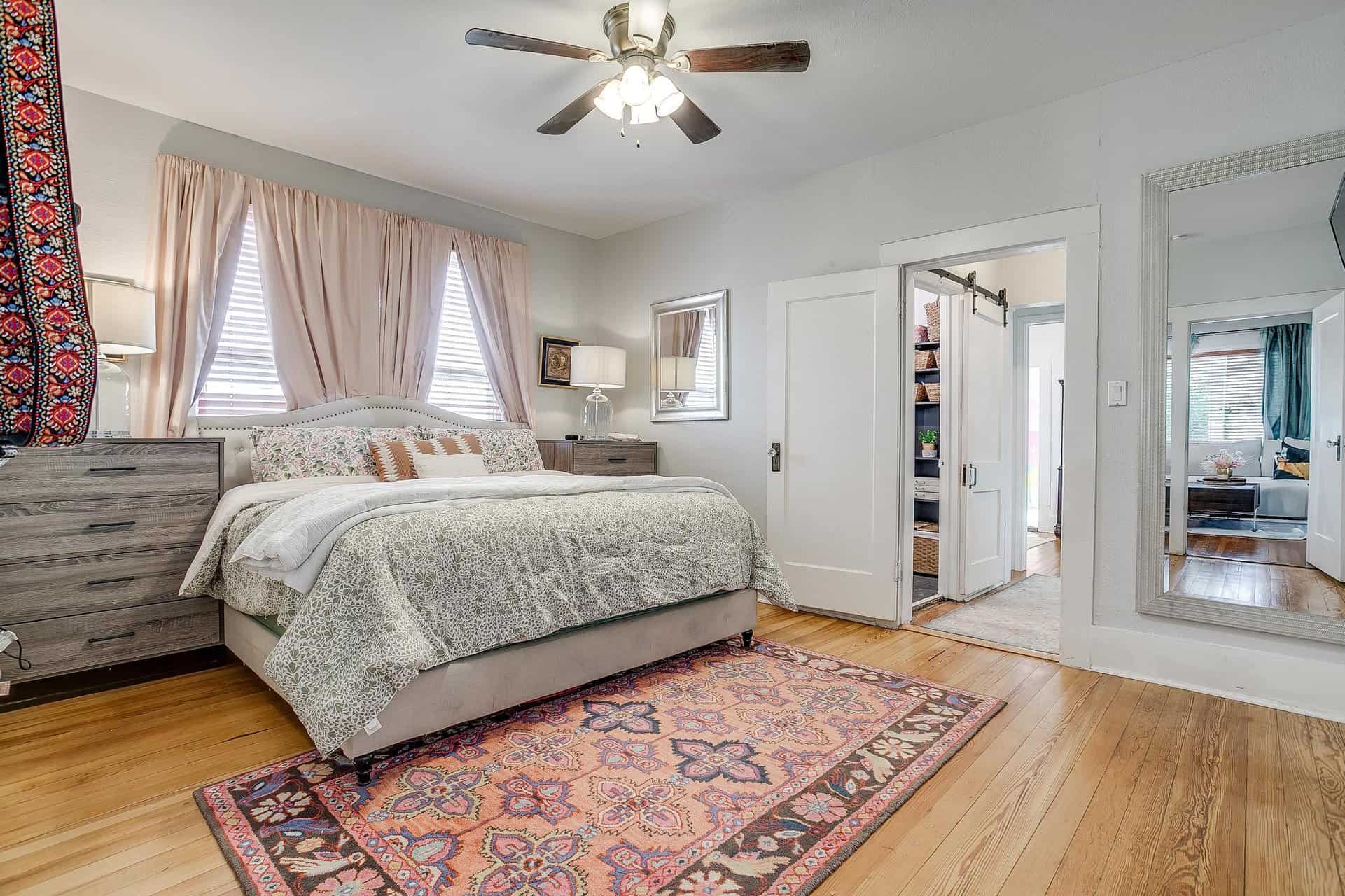 An image that shows 3717 Bunting Ave. (25 Of 40)