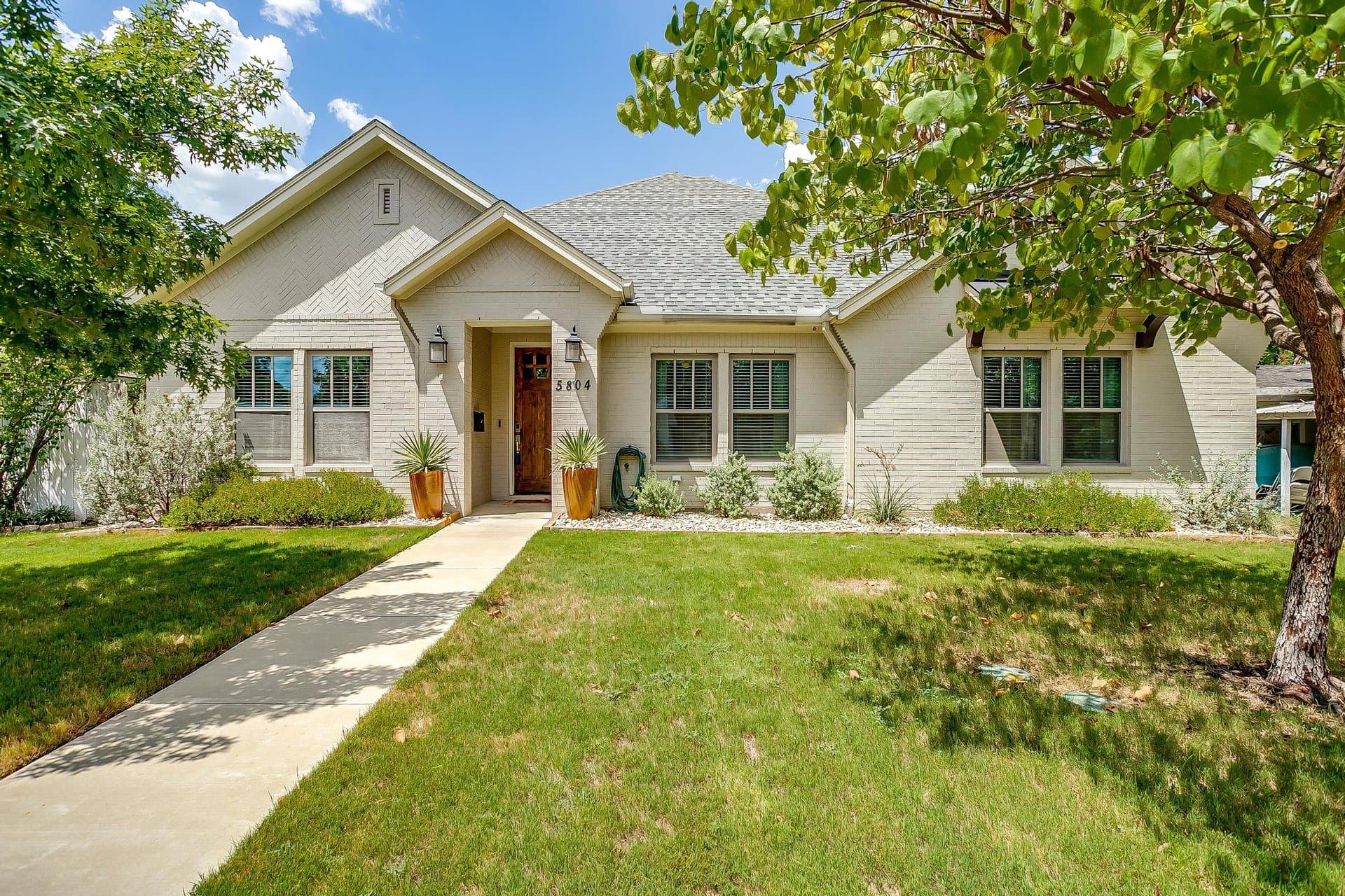 An image that shows 5804 Straley Ave (2 Of 41)