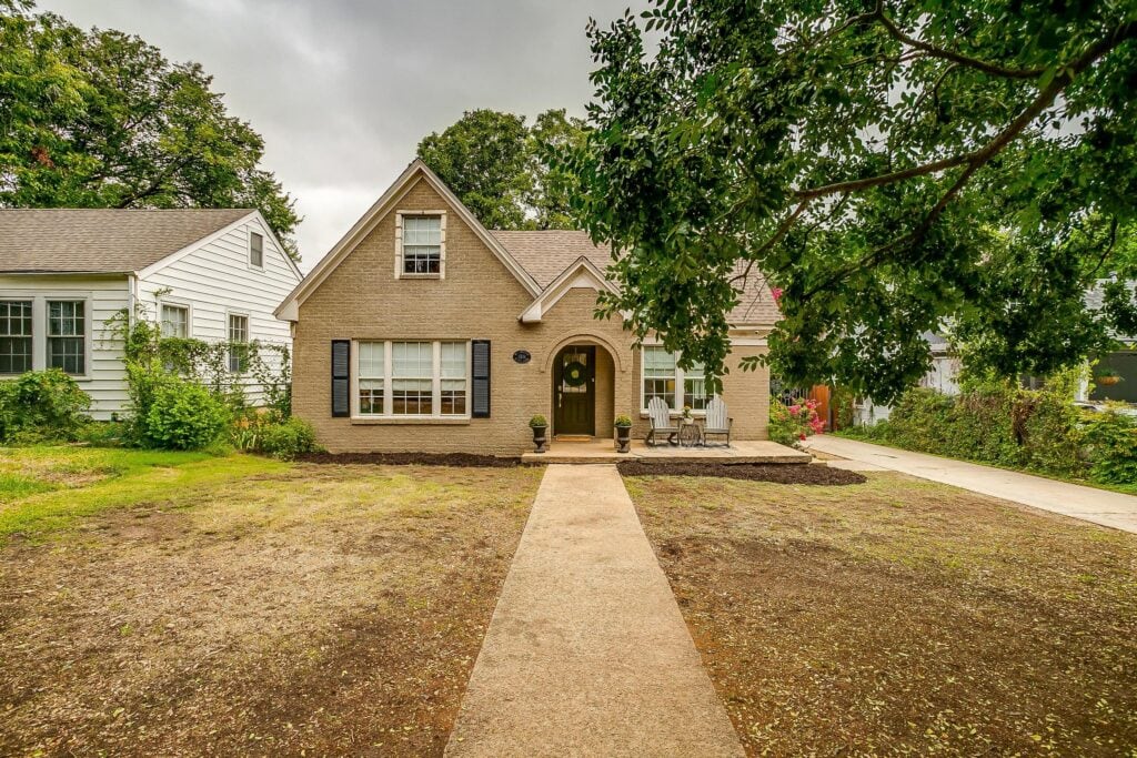 An image that shows 2336 W Rosedale St S (6 Of 47)