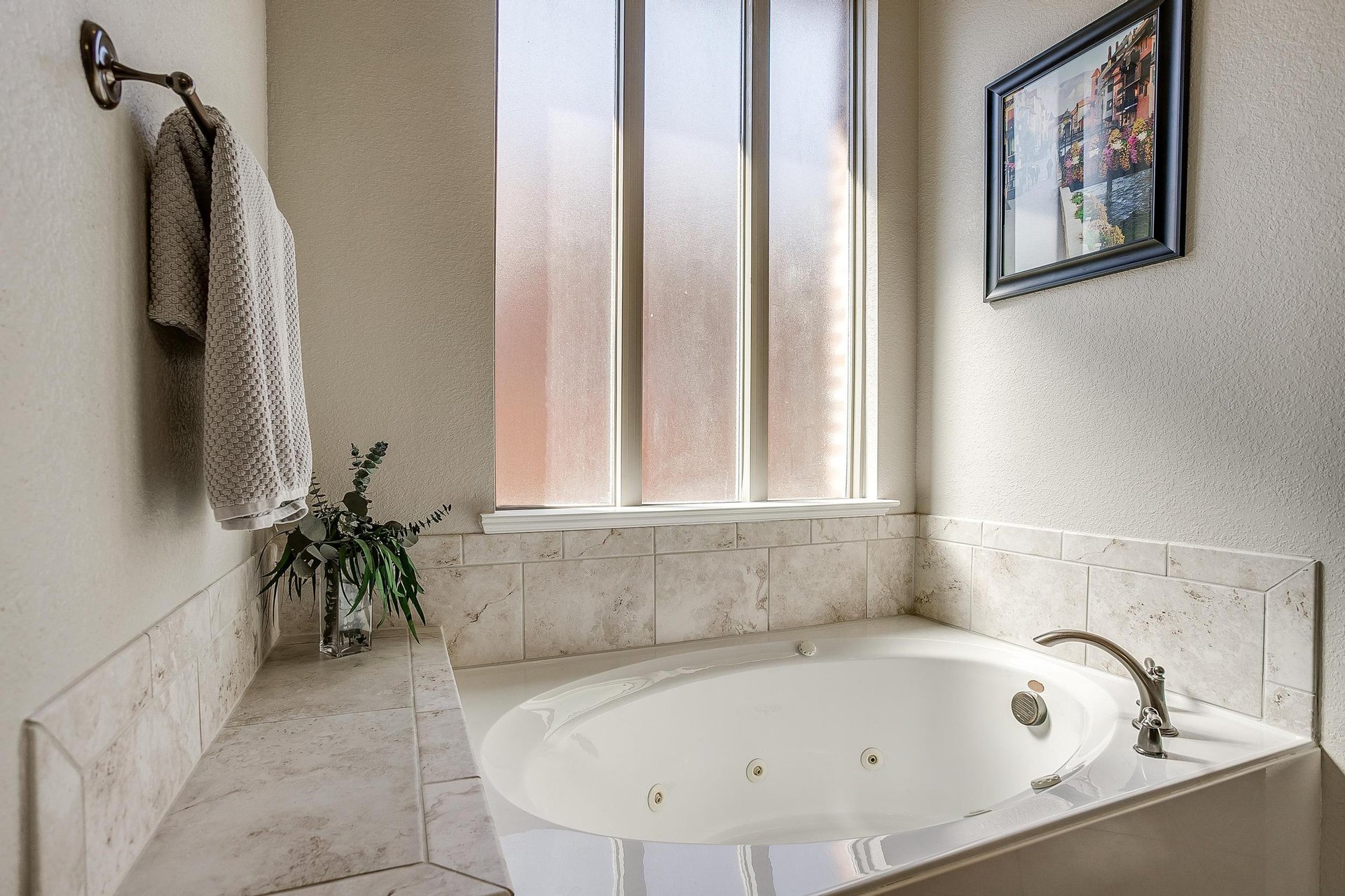 An image that shows 3917 Roxbury St (25 Of 46)