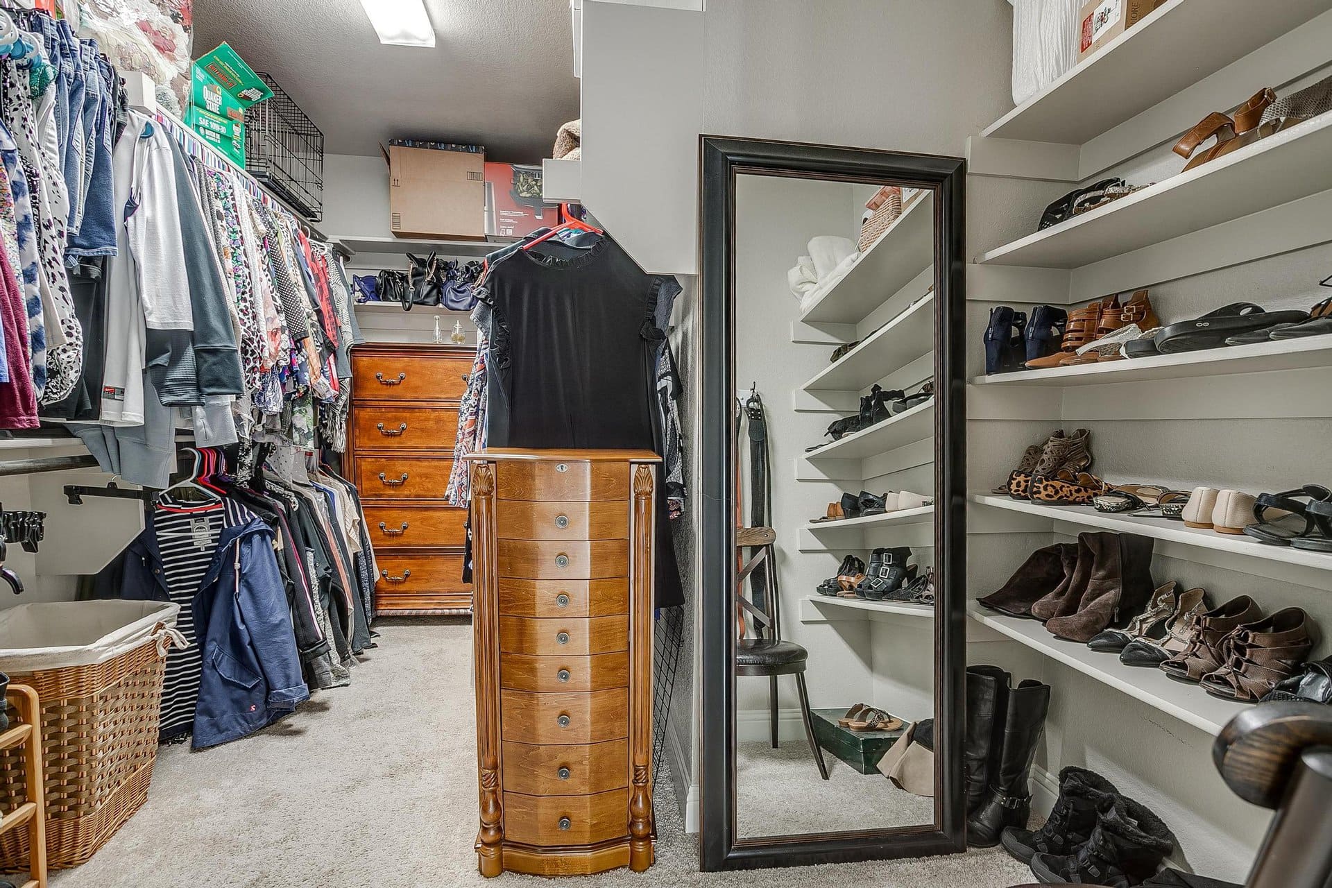 An image that shows 3917 Roxbury St (27 Of 46)