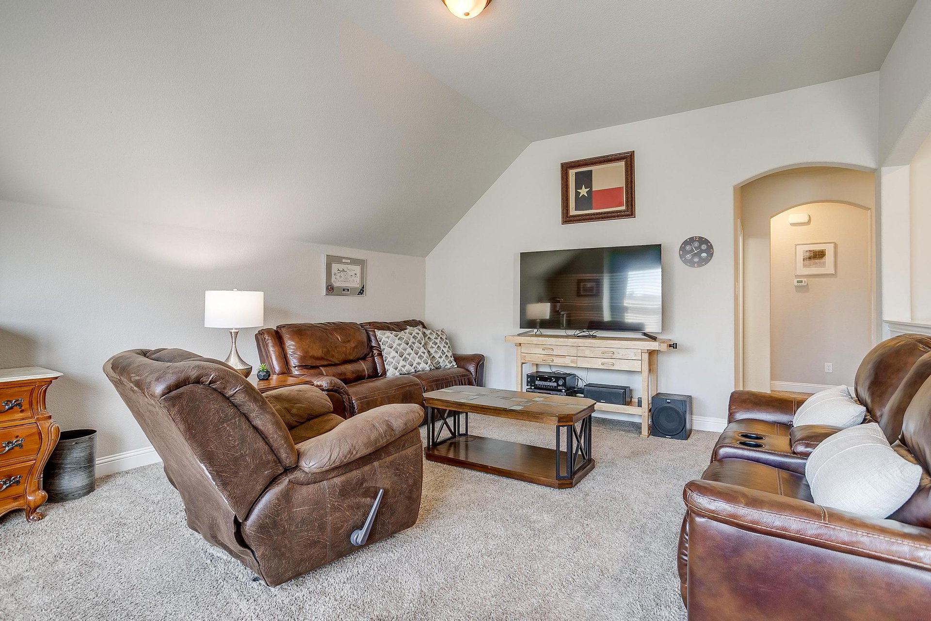An image that shows 3917 Roxbury St (29 Of 46)