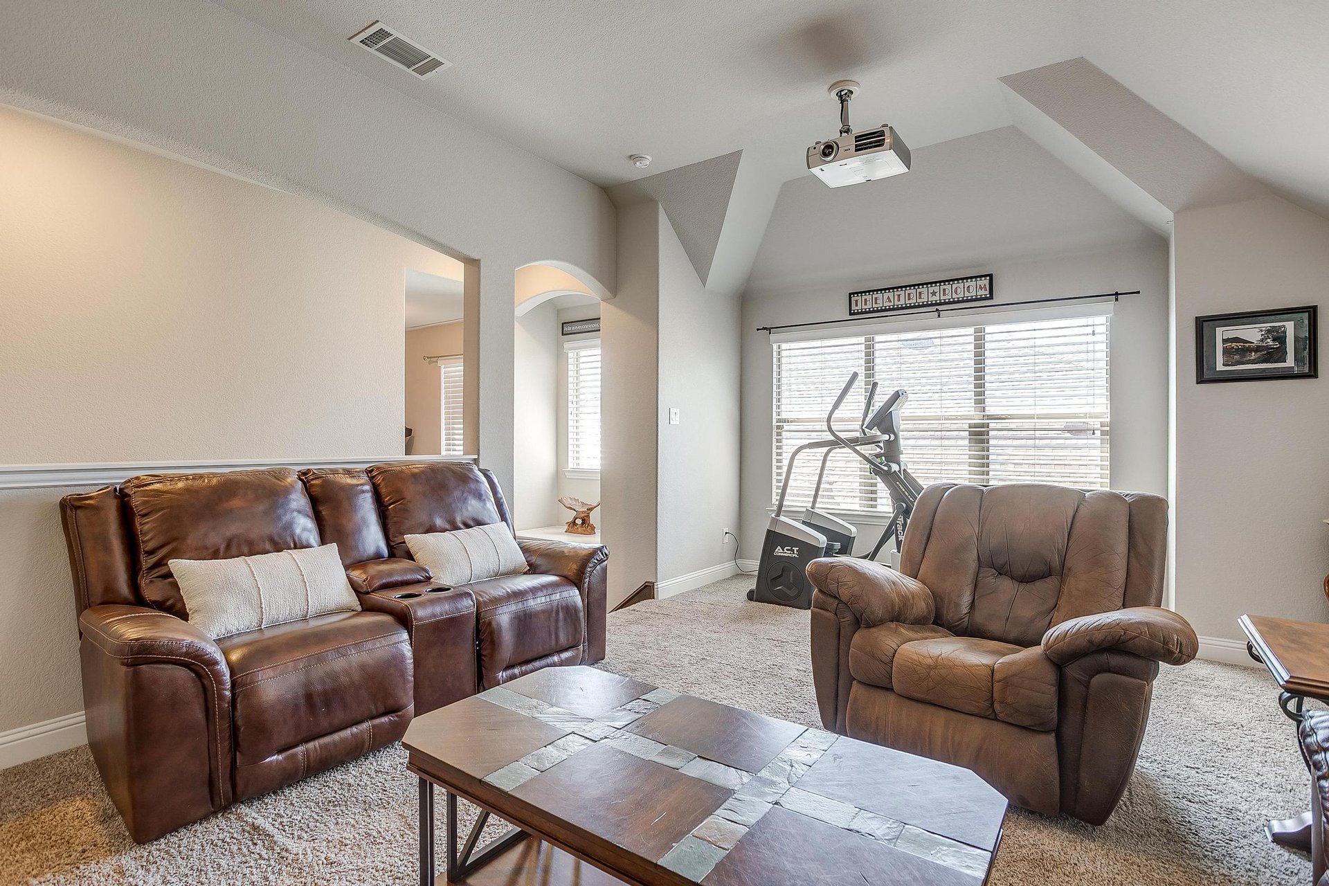 An image that shows 3917 Roxbury St (30 Of 46)
