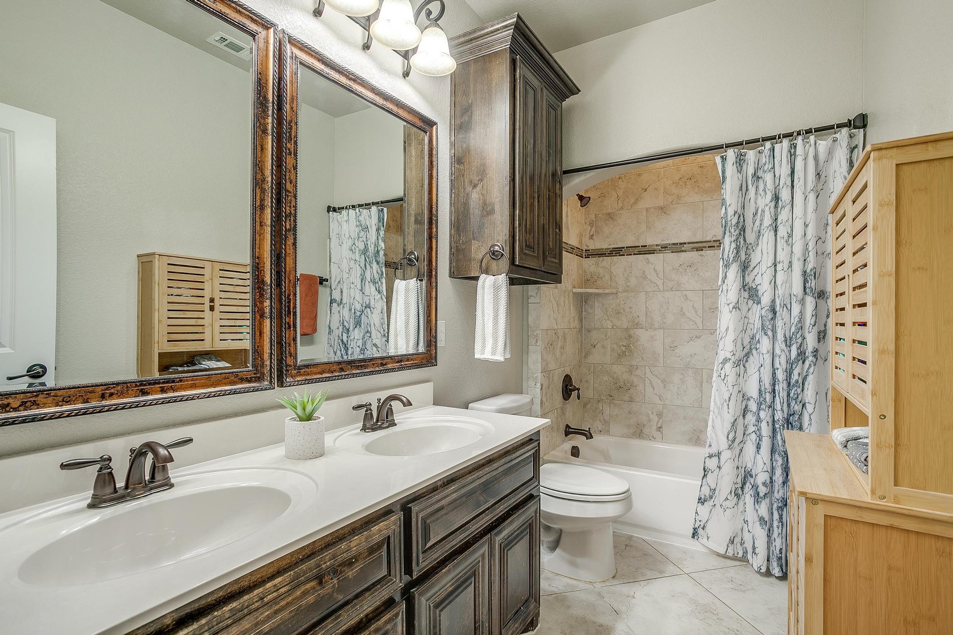 An image that shows 3917 Roxbury St (31 Of 46)