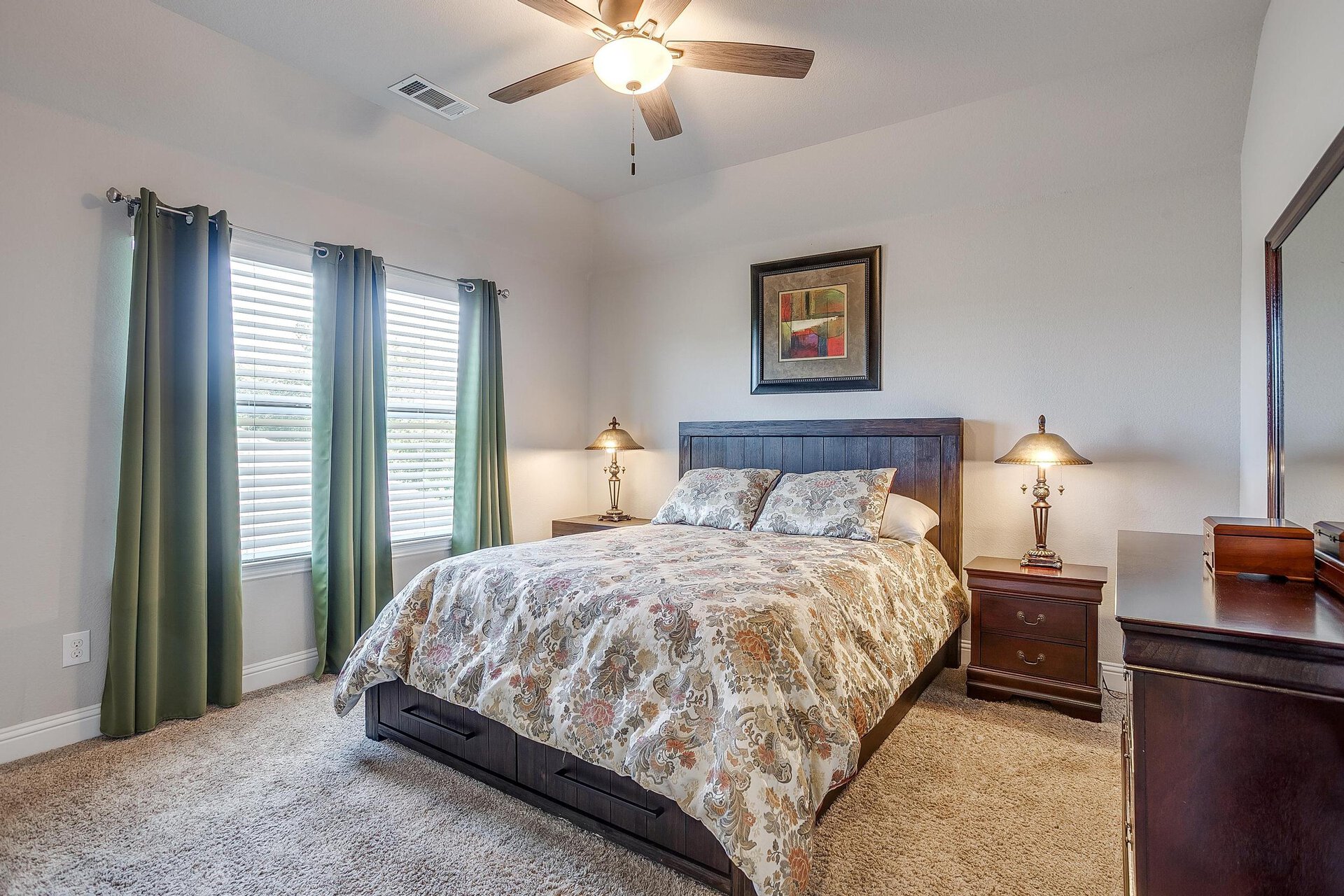An image that shows 3917 Roxbury St (32 Of 46)