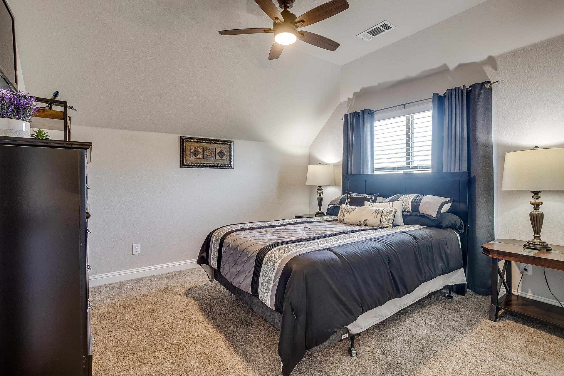 An image that shows 3917 Roxbury St (34 Of 46)
