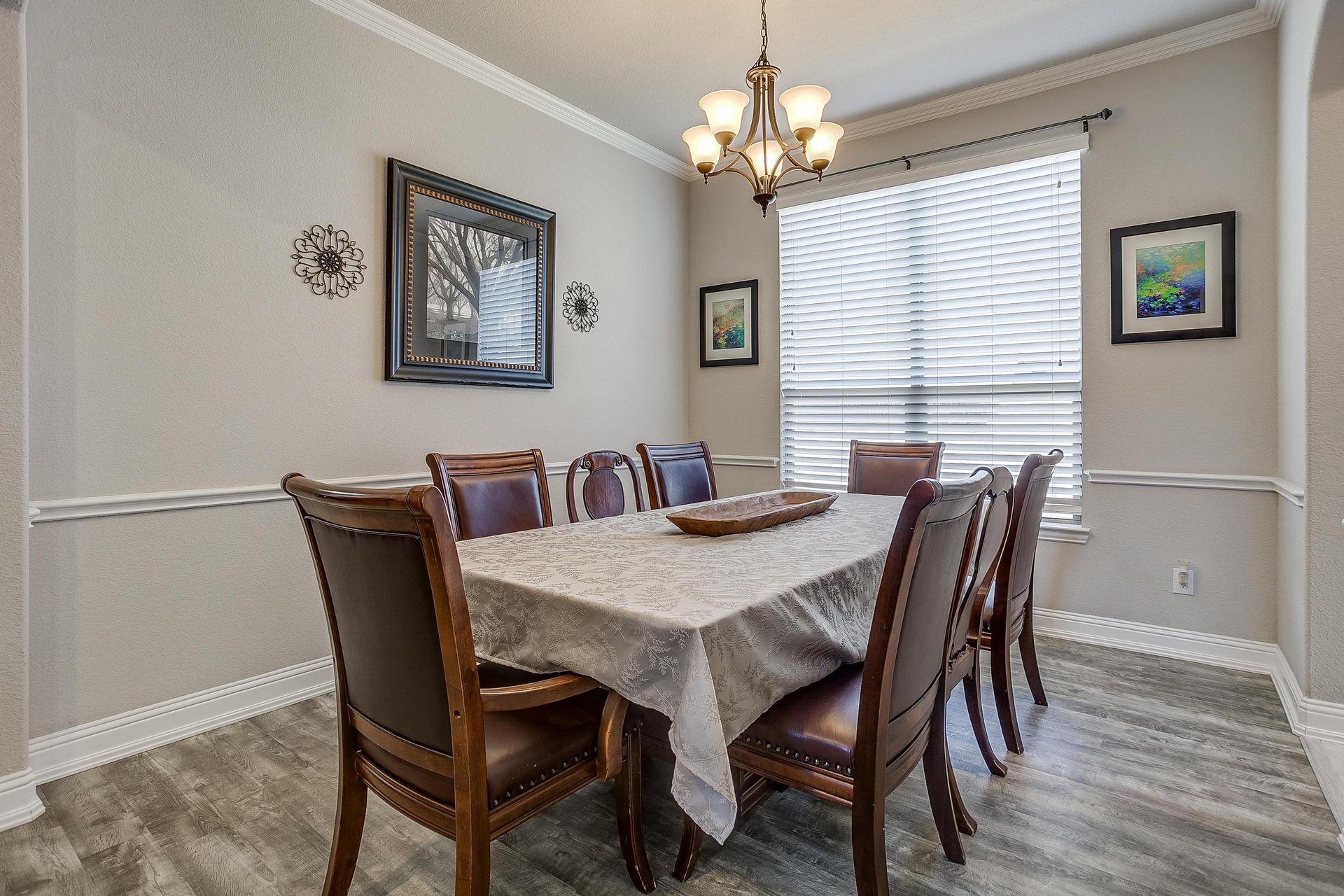 An image that shows 3917 Roxbury St (8 Of 46)