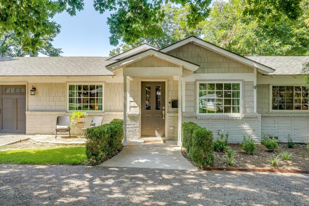 An image that shows 4345 W Selkirk Drive (6 Of 51)