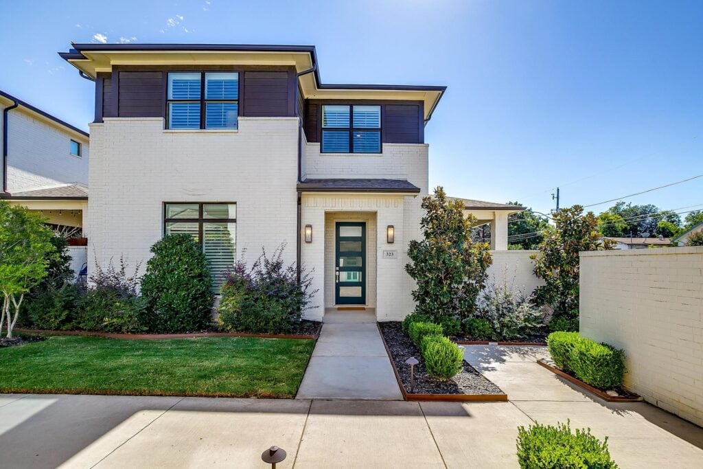 An image that shows 323 Sunset Ln (15 Of 58)