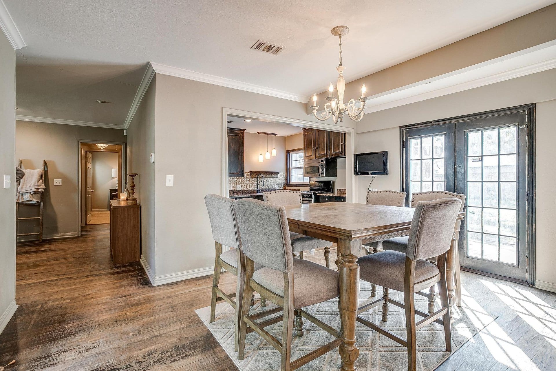 An image that shows 6405 Kenwick Ave. (12 Of 41)