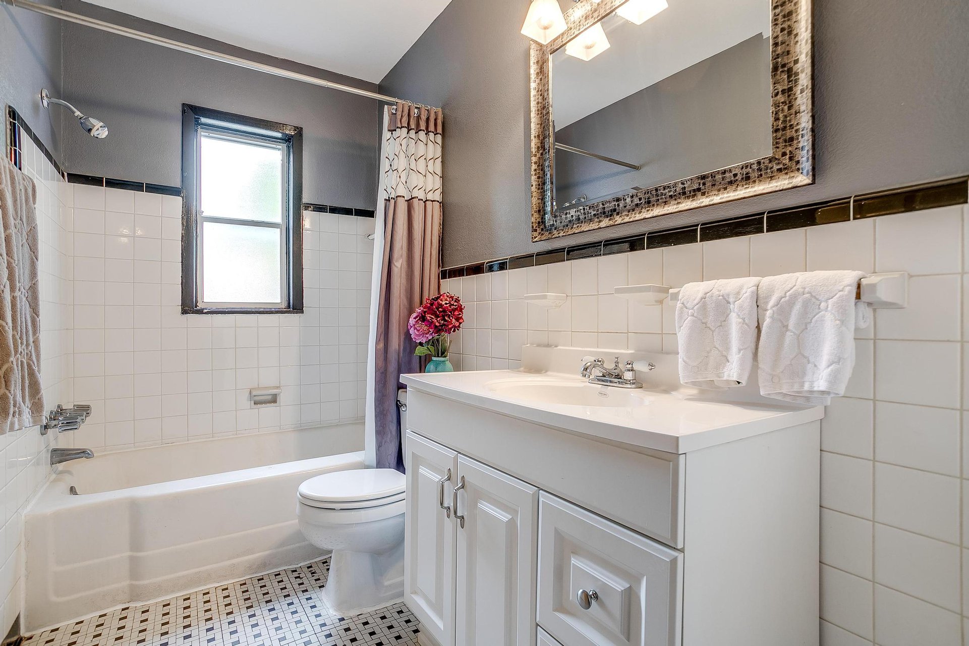 An image that shows 6405 Kenwick Ave. (20 Of 41)