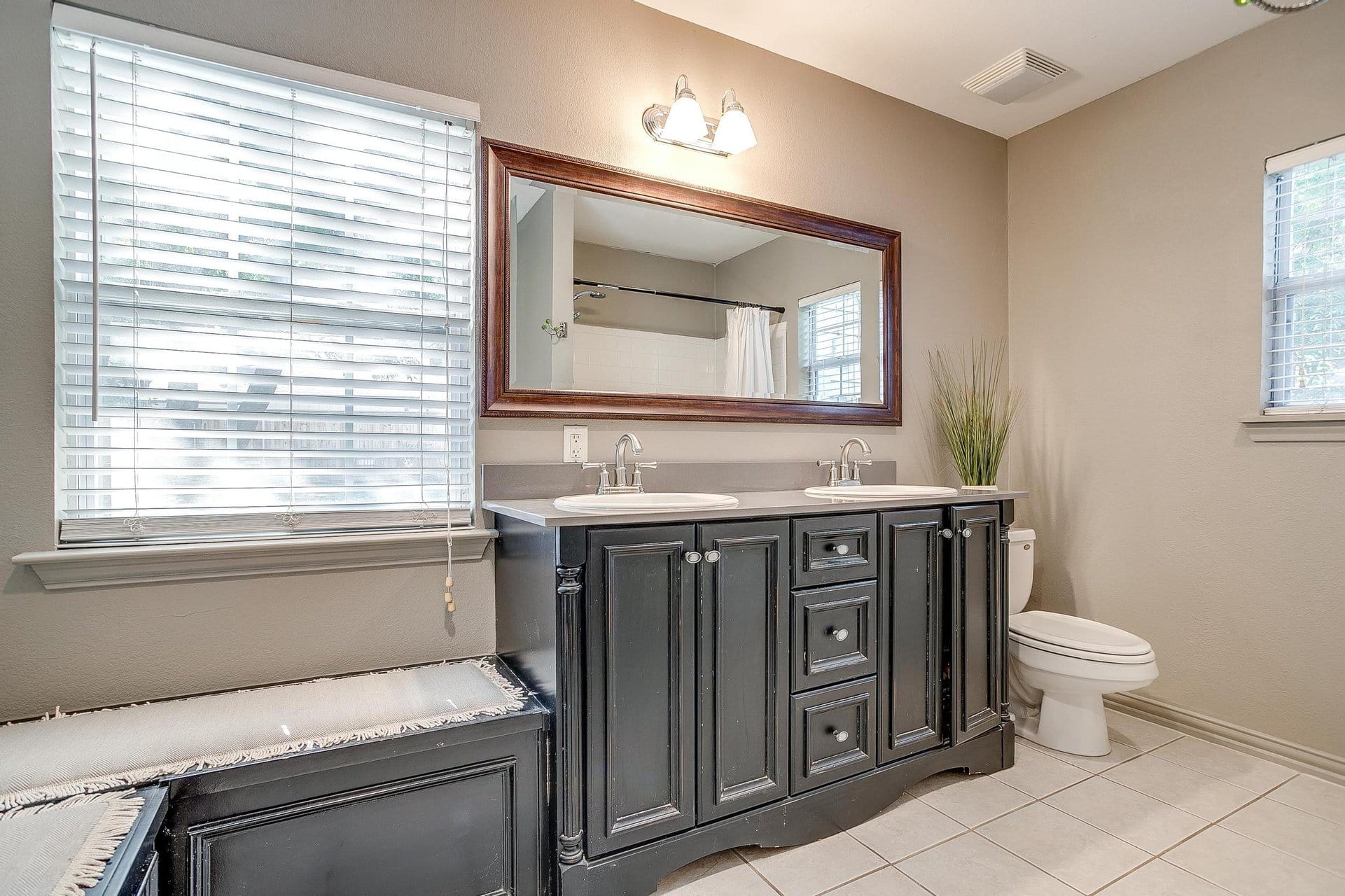 An image that shows 6405 Kenwick Ave. (27 Of 41)
