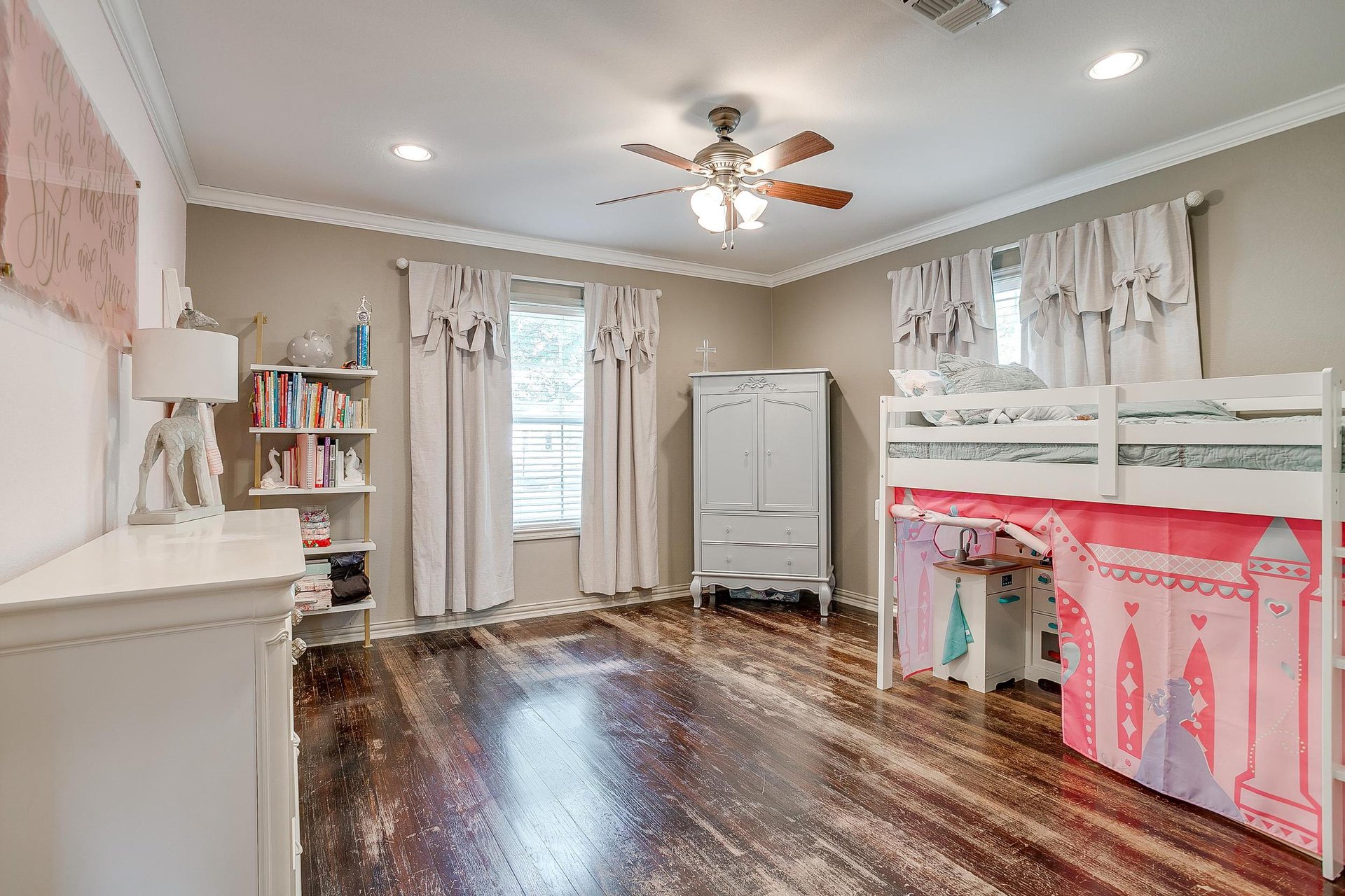An image that shows 6405 Kenwick Ave. (30 Of 41)