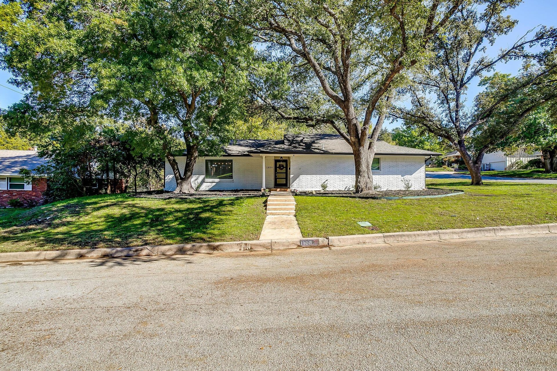 An image that shows 1809 Versailles Rd (2 Of 46)