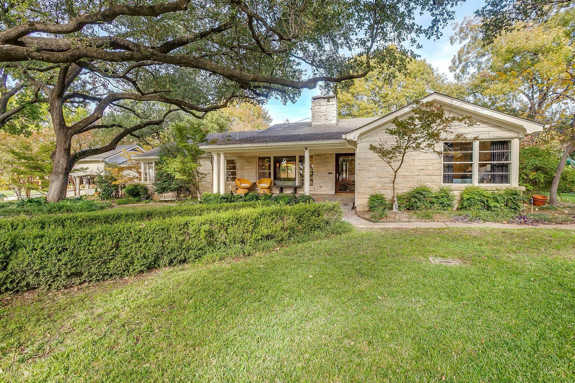 An image that shows 2320 Mistletoe Drive (7 Of 70)