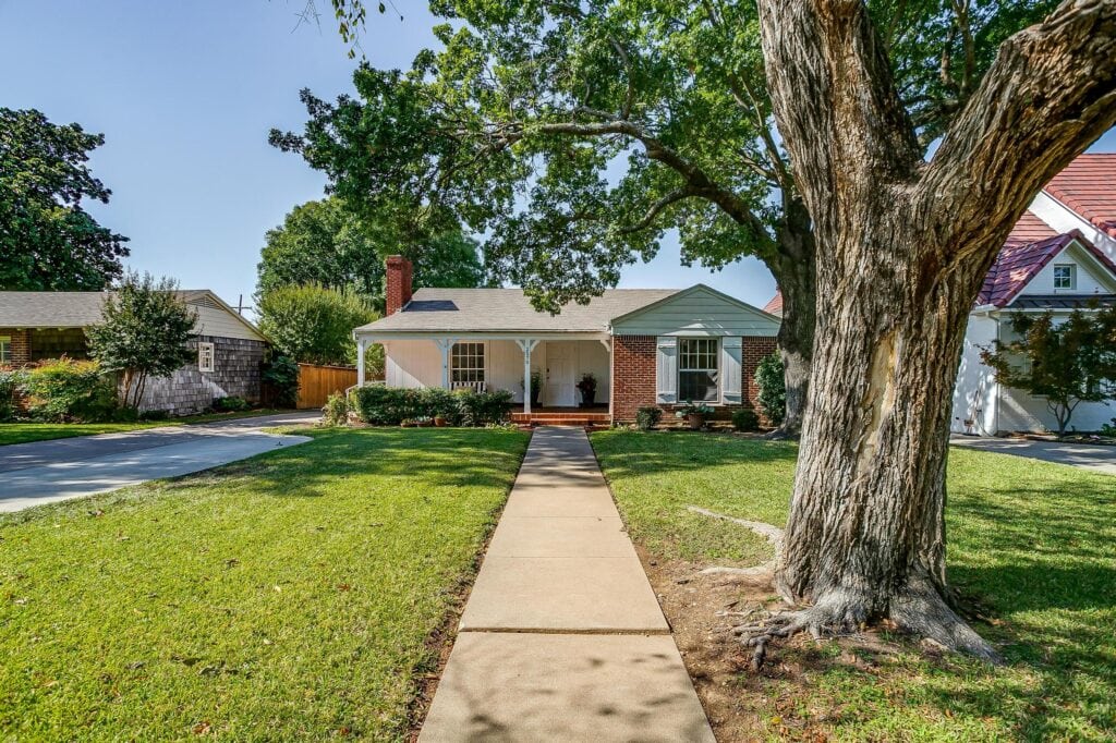 An image that shows 2570 Highview Terrace (2 Of 45)