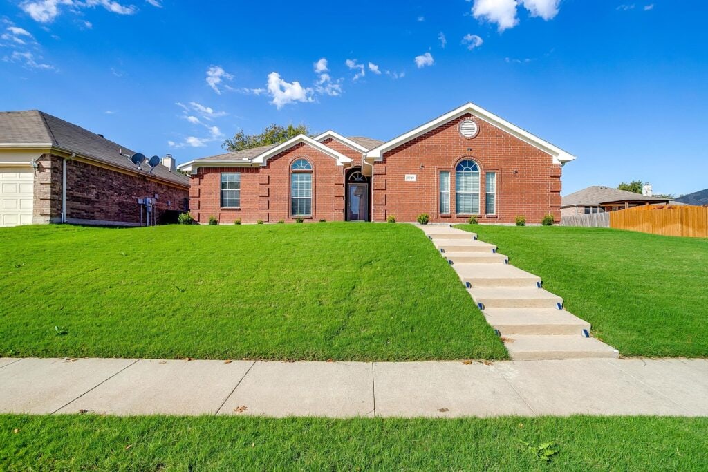 An image that shows 5749 Imes Ln (2 Of 42)