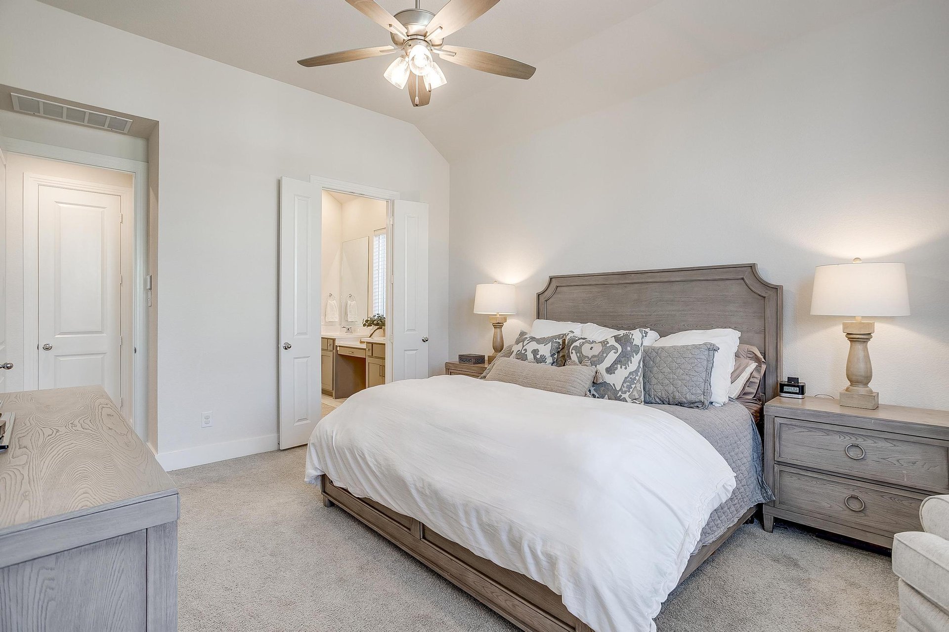 An image that shows 14904 Chipwood Dr (23 Of 42)