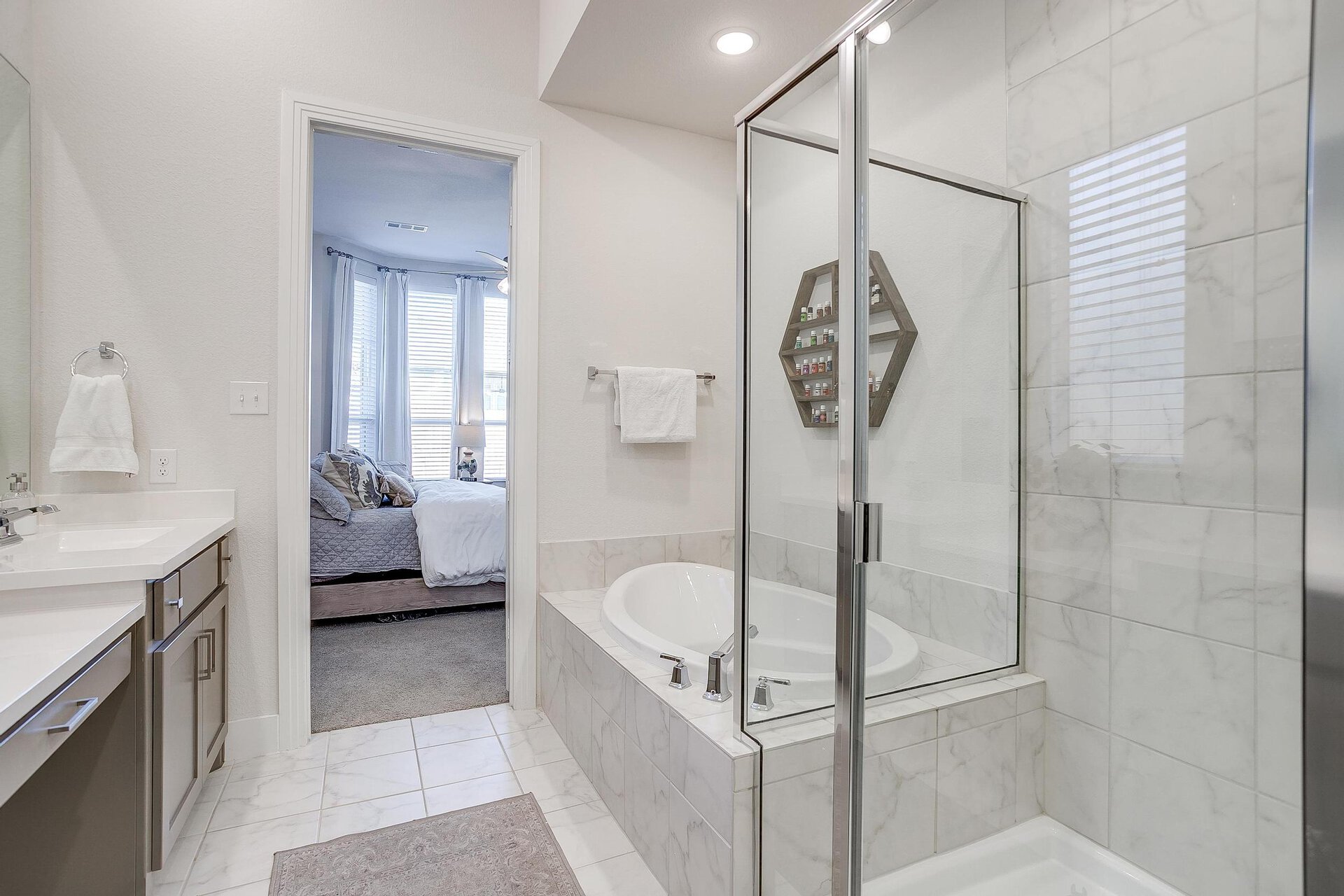 An image that shows 14904 Chipwood Dr (28 Of 42)