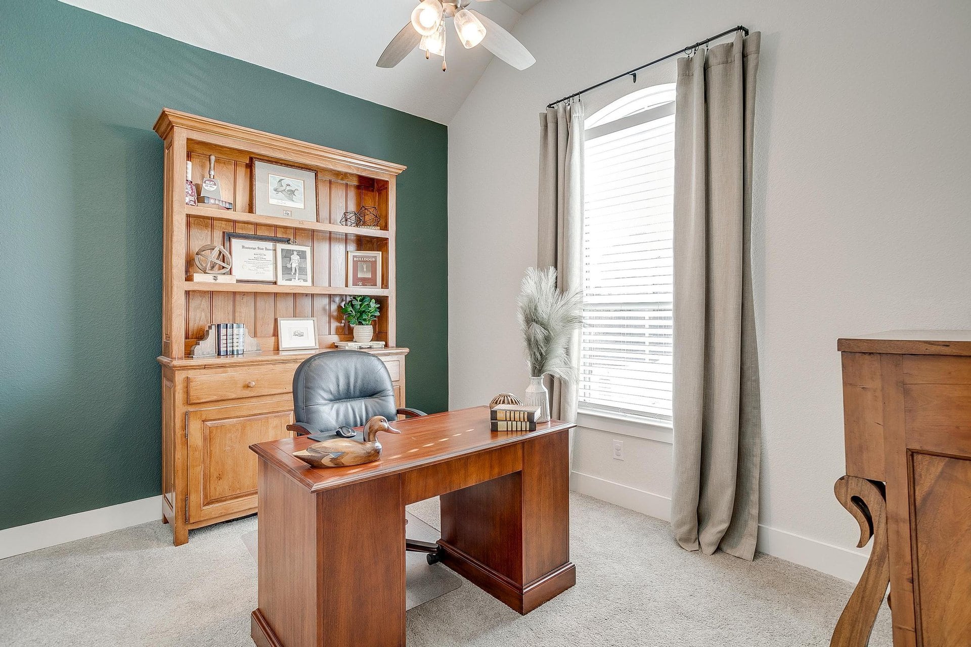 An image that shows 14904 Chipwood Dr (7 Of 42)