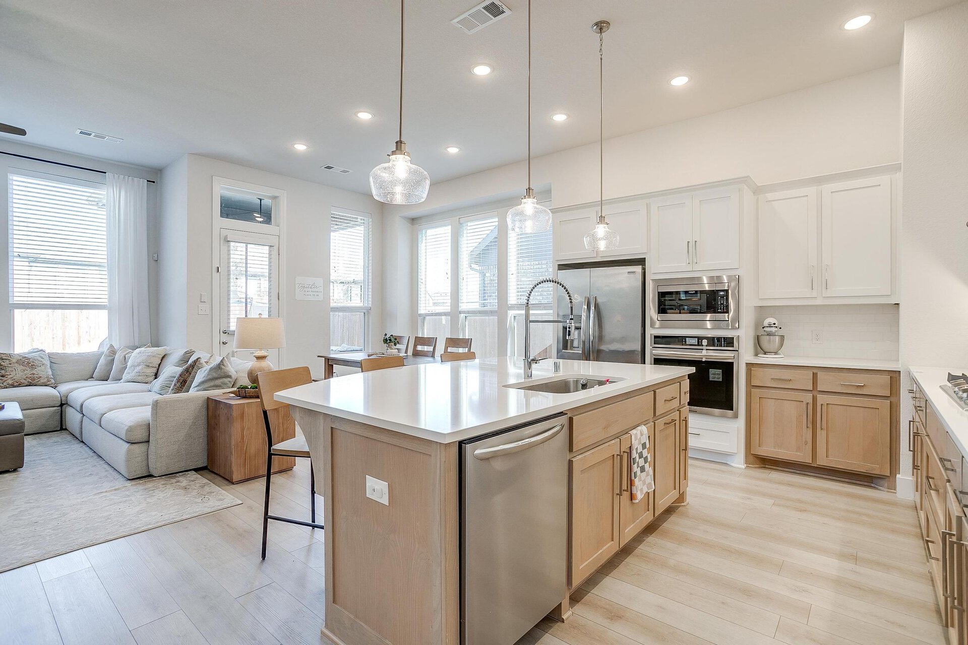 An image that shows 14904 Chipwood Dr (9 Of 42)