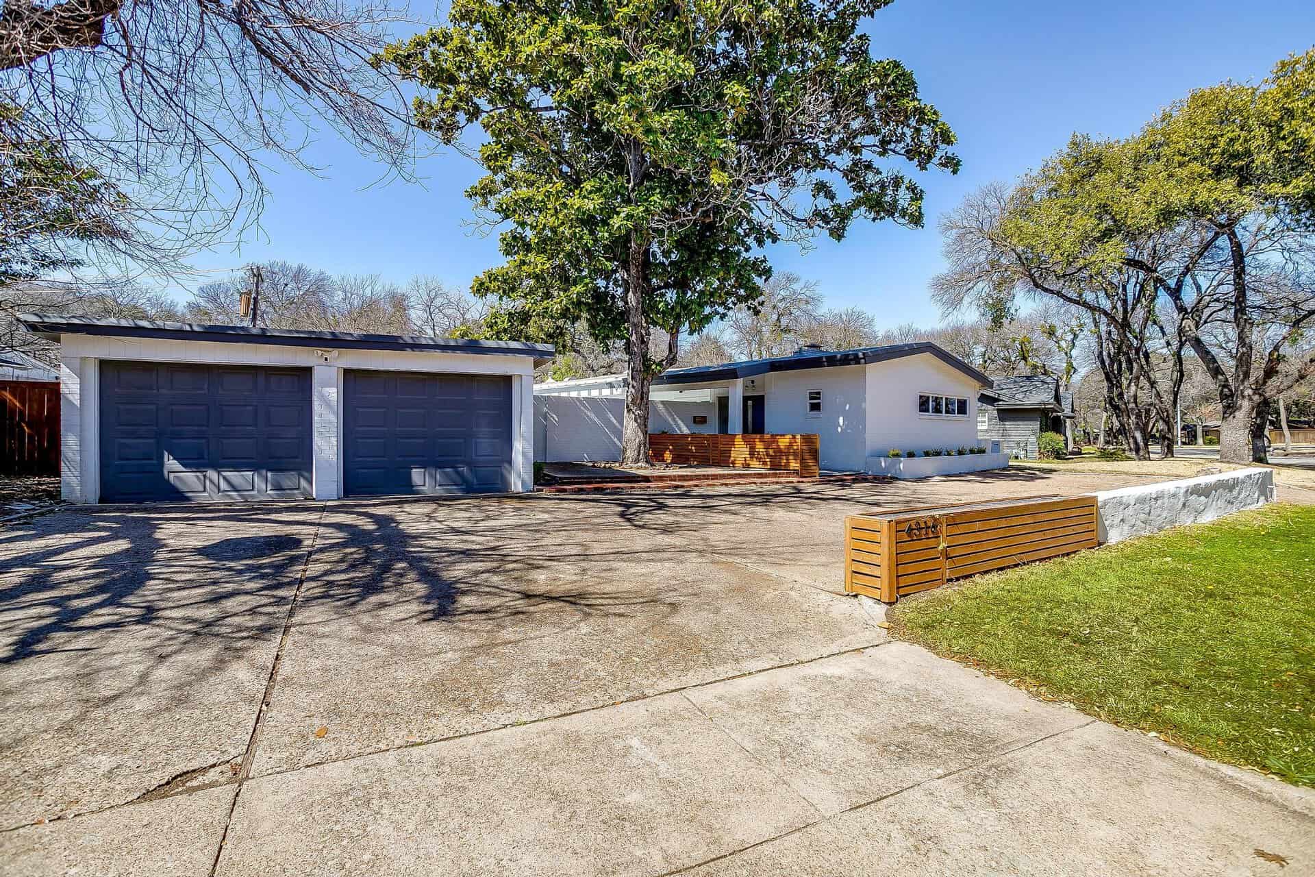 An image that shows 4316 Inwood Rd. (1 Of 47)