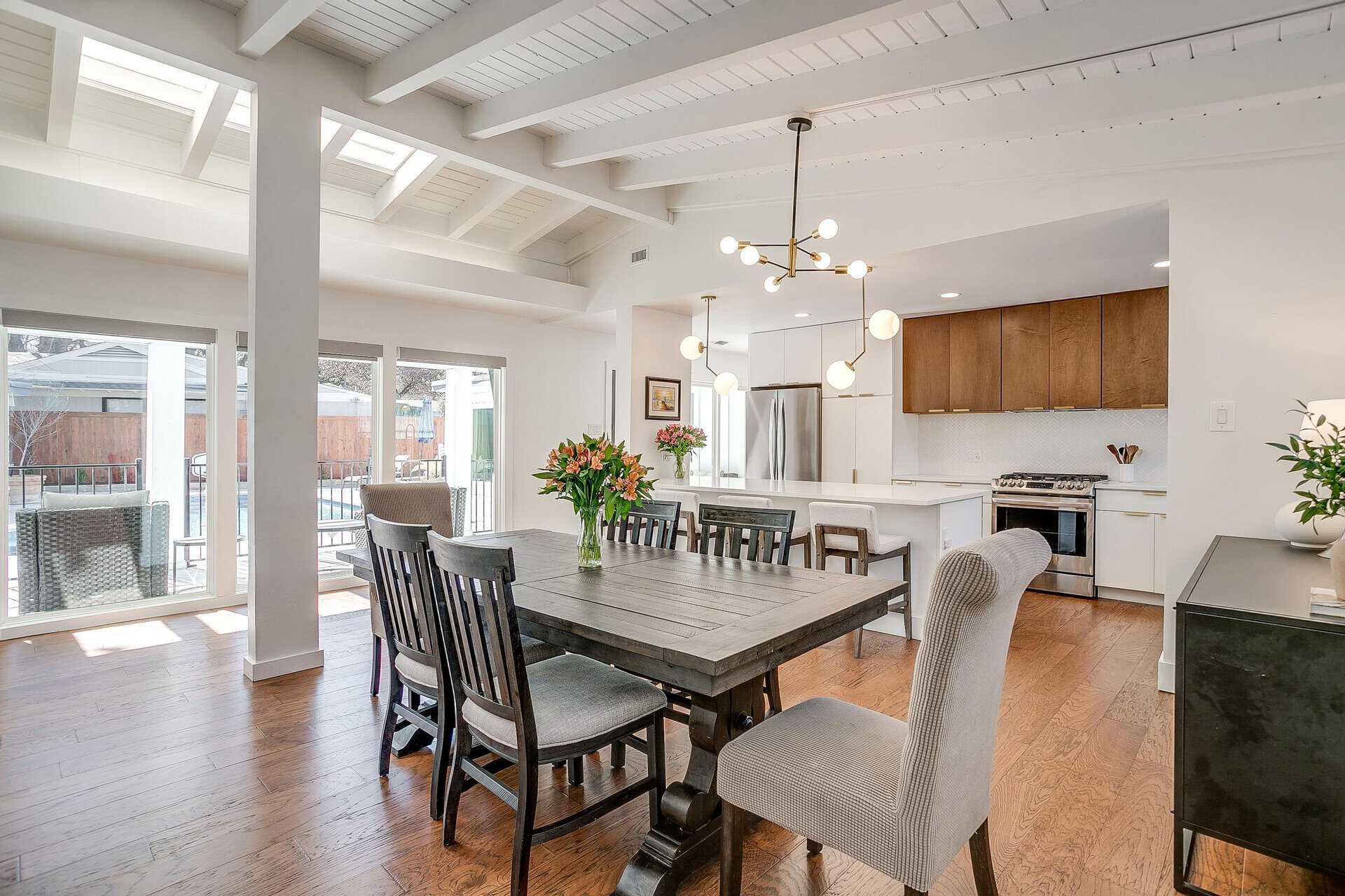 An image that shows 4316 Inwood Rd. (12 Of 47)