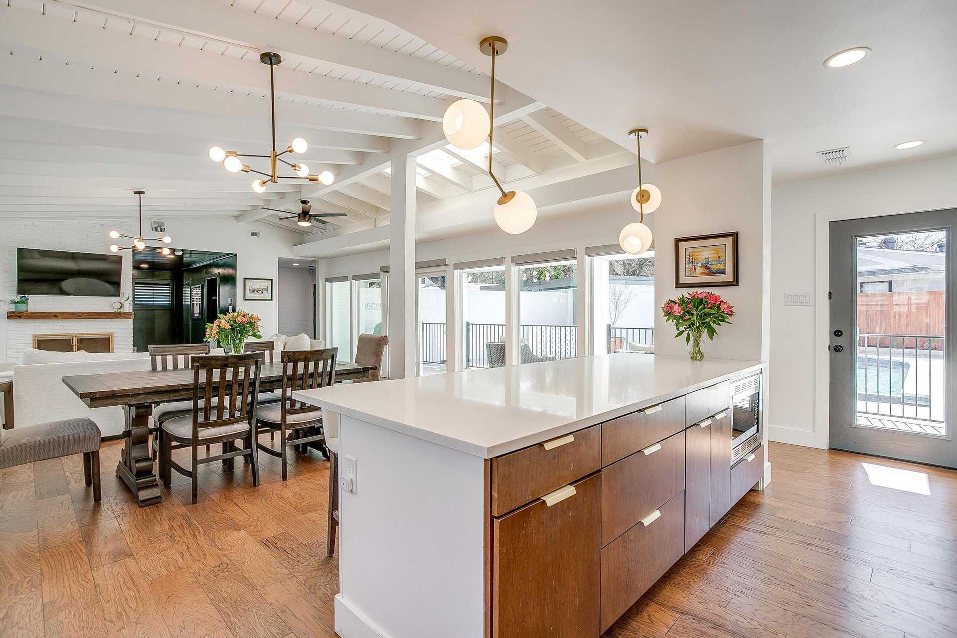 An image that shows 4316 Inwood Rd. (17 Of 47)