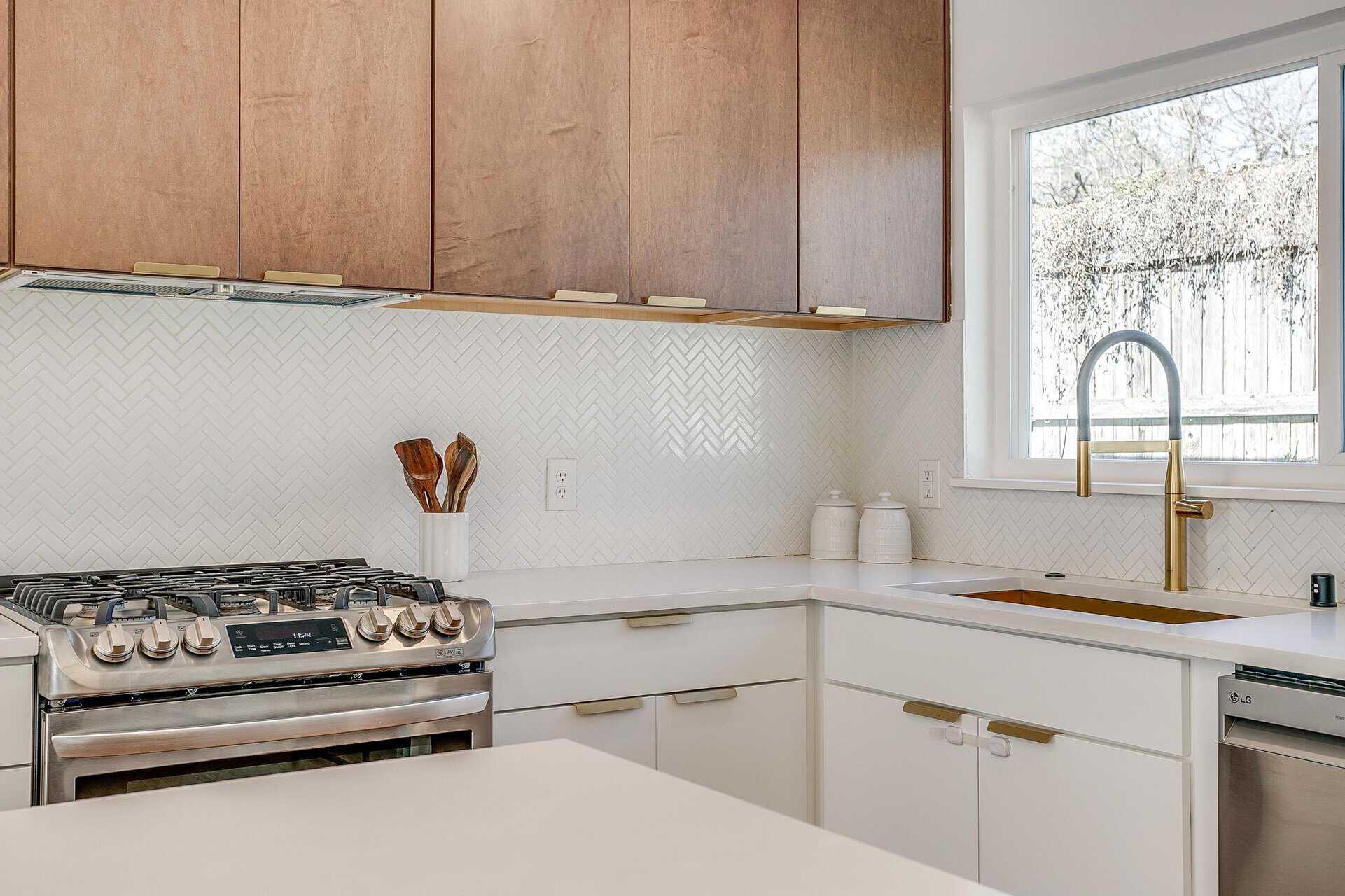 An image that shows 4316 Inwood Rd. (18 Of 47)