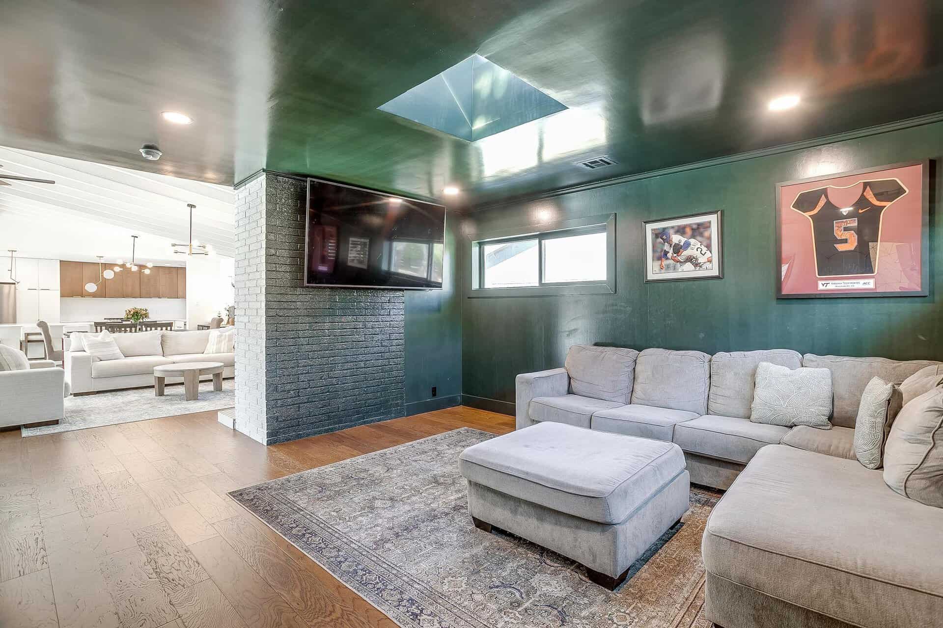 An image that shows 4316 Inwood Rd. (21 Of 47)