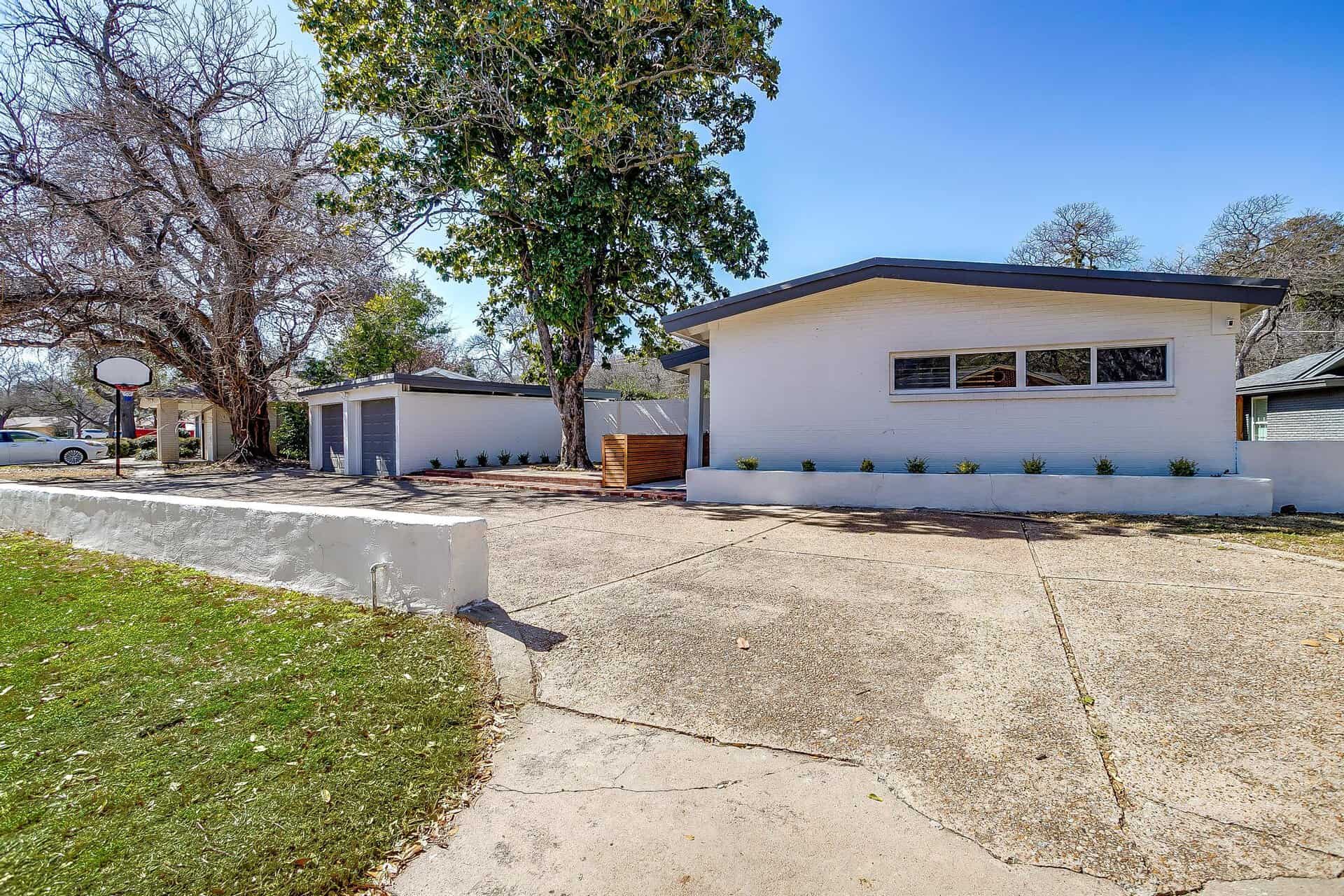 An image that shows 4316 Inwood Rd. (3 Of 47)