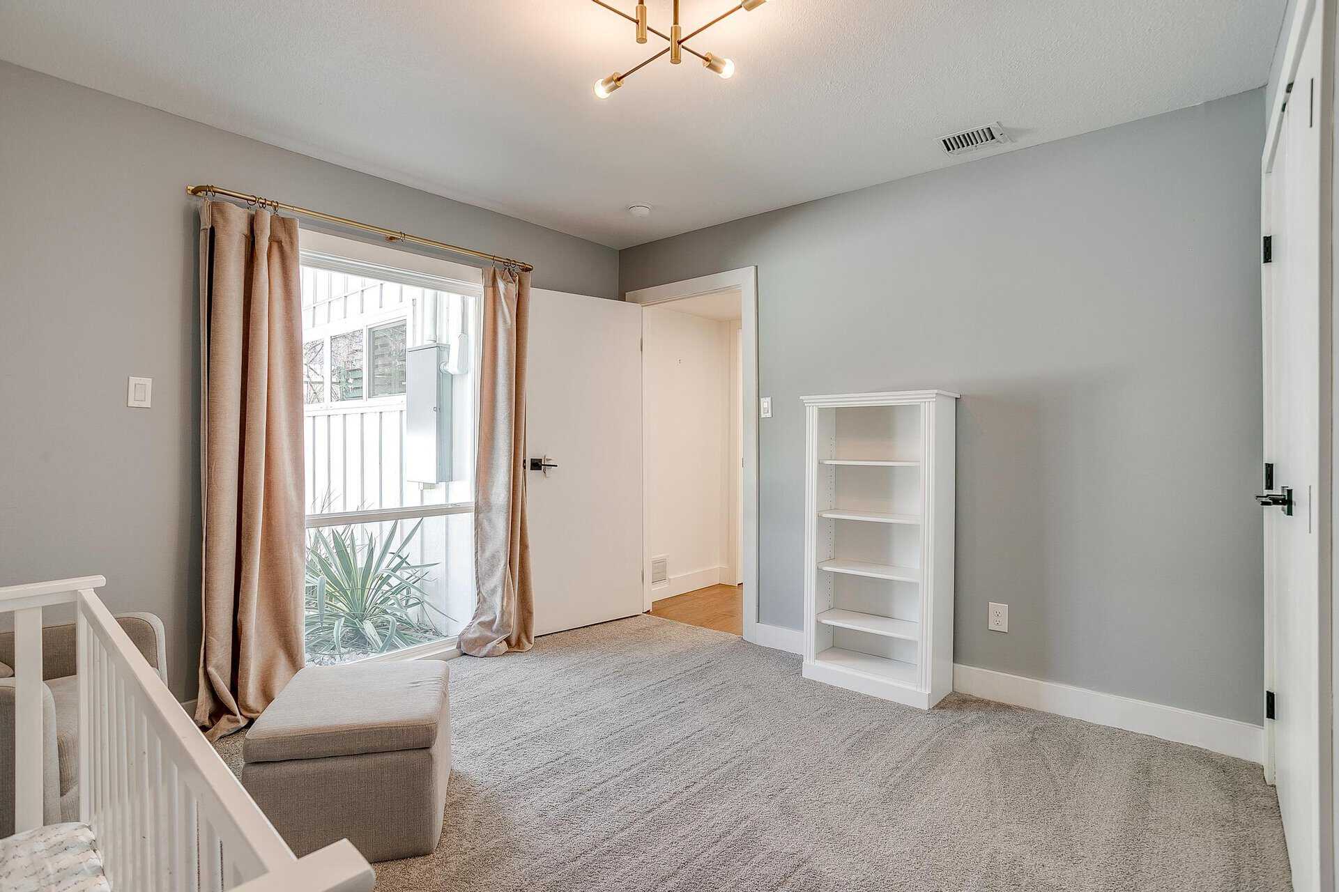 An image that shows 4316 Inwood Rd. (36 Of 47)