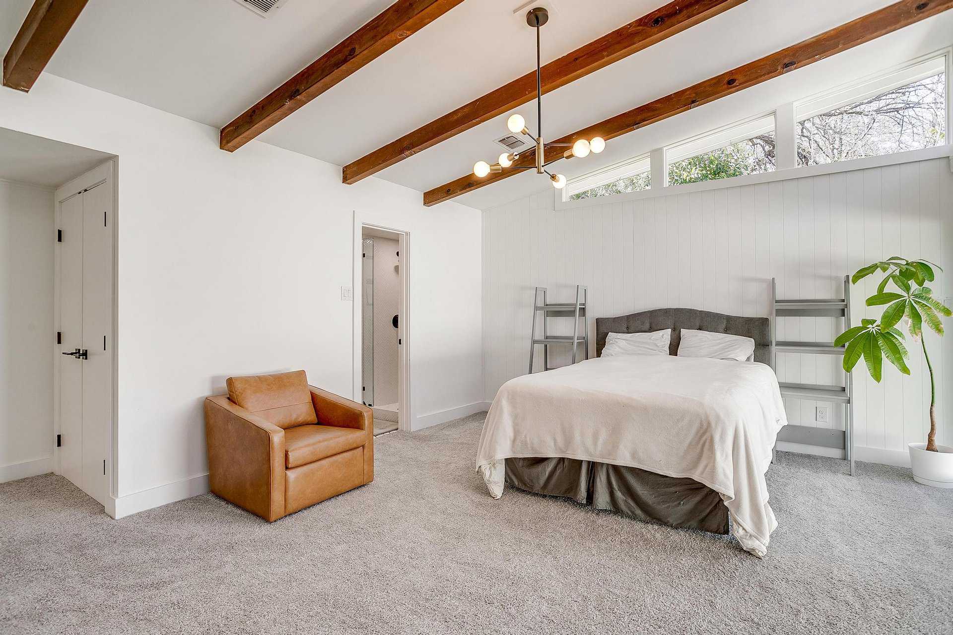 An image that shows 4316 Inwood Rd. (38 Of 47)