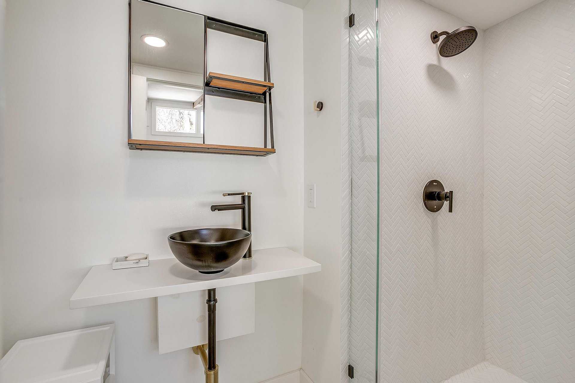 An image that shows 4316 Inwood Rd. (41 Of 47)