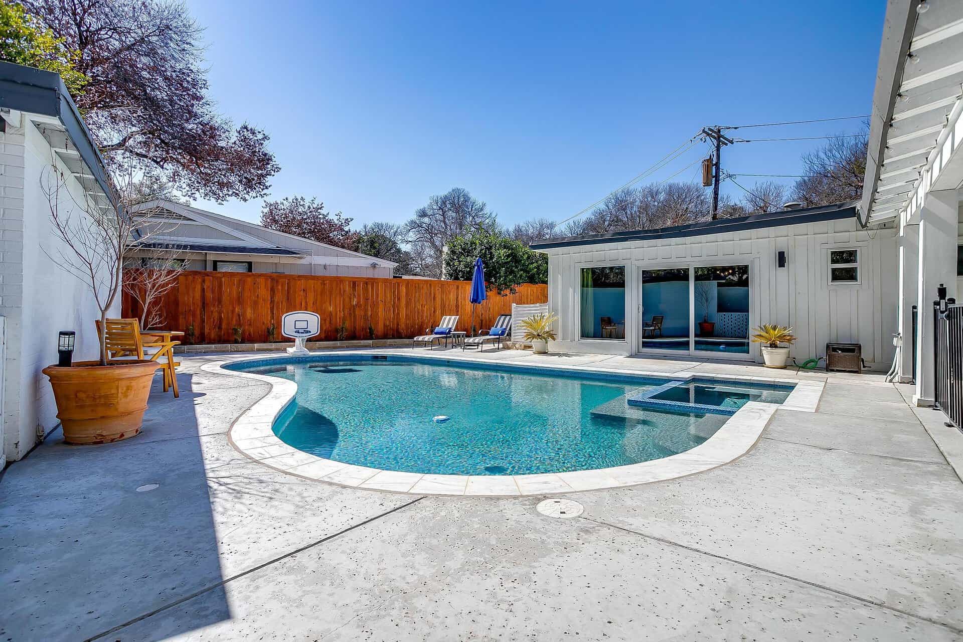 An image that shows 4316 Inwood Rd. (45 Of 47)