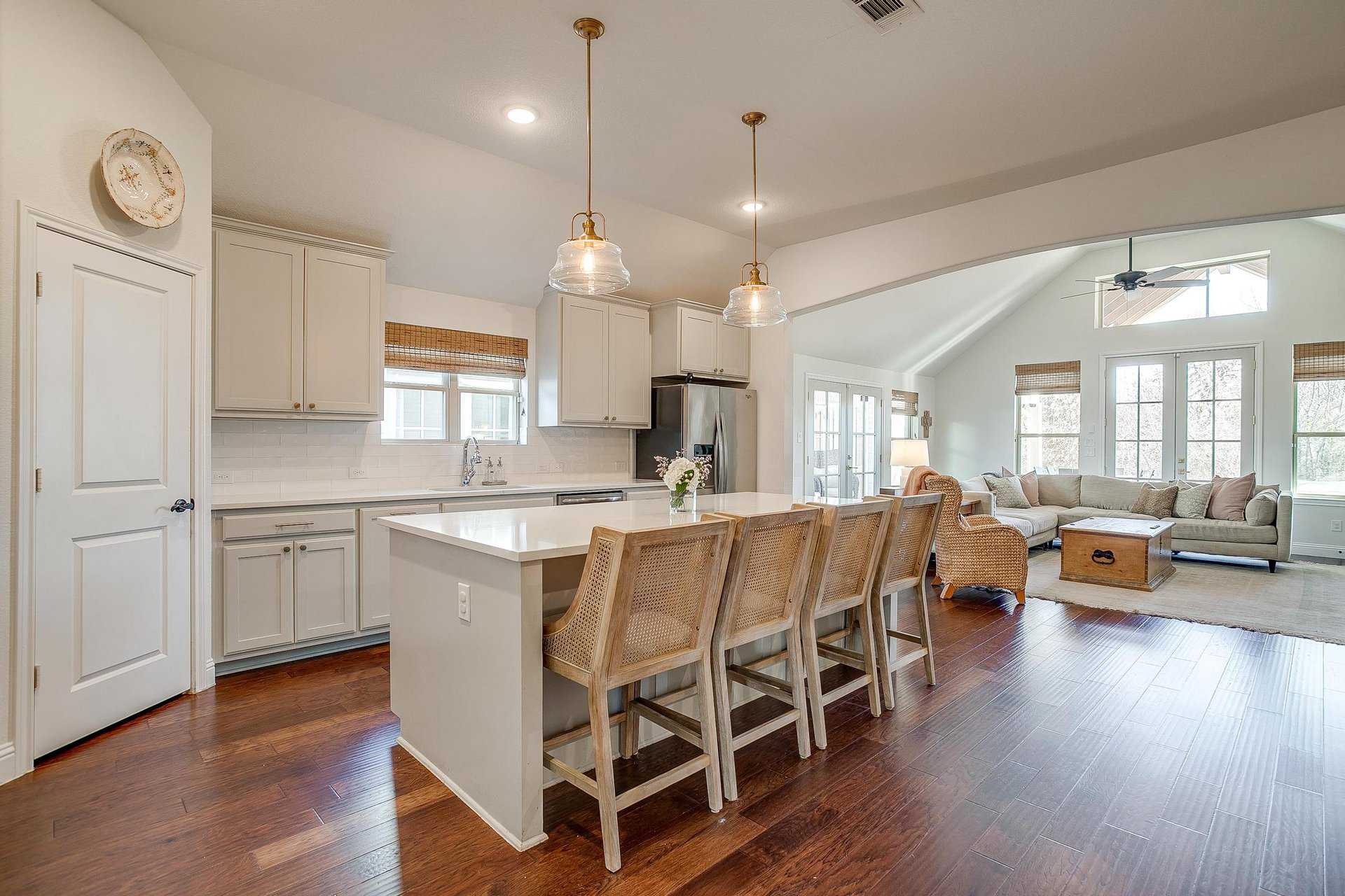 An image that shows 587 Point Vista Drive (40 Of 87)